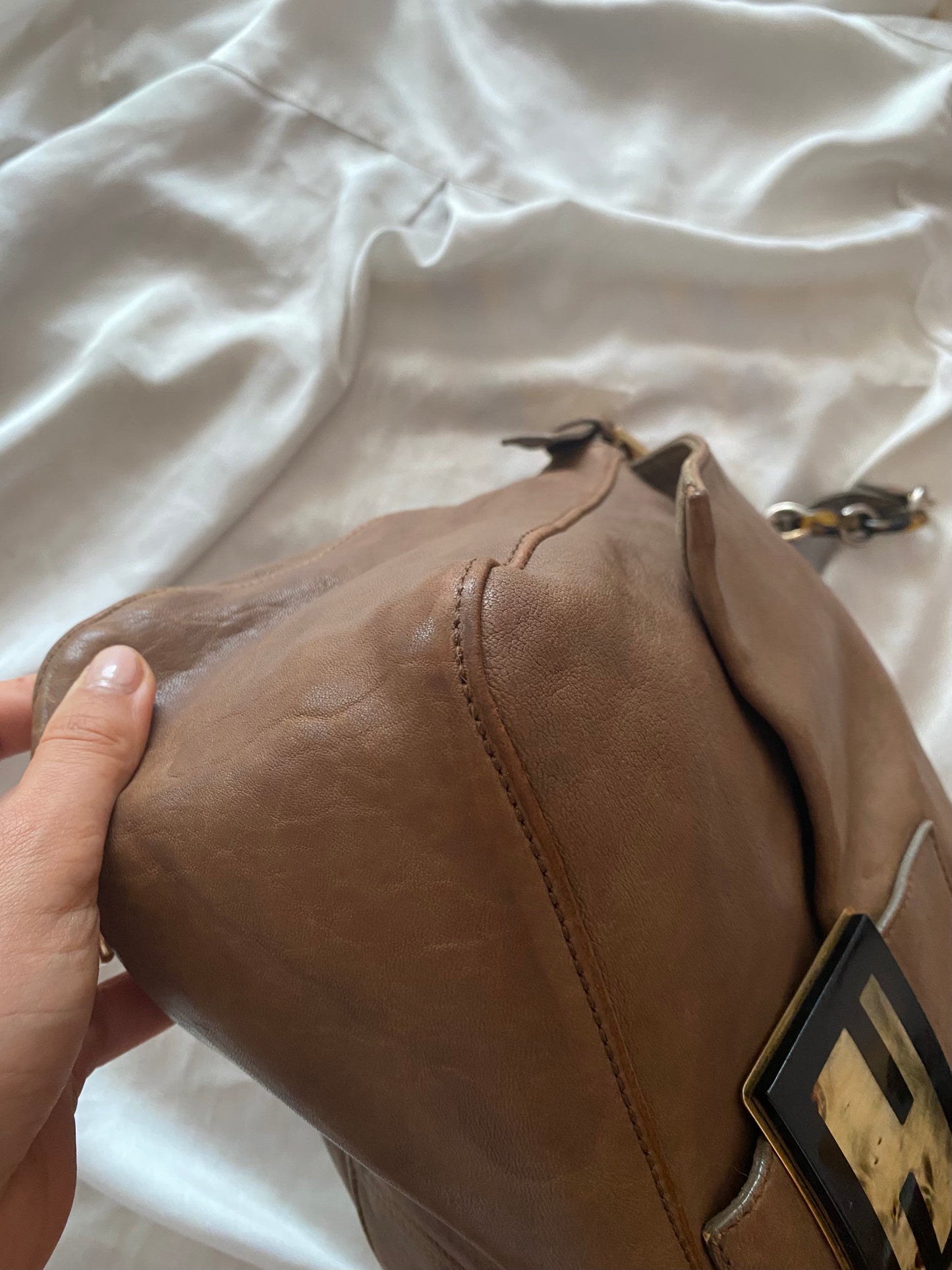 Fendi mamma baguette in pelle marrone marble