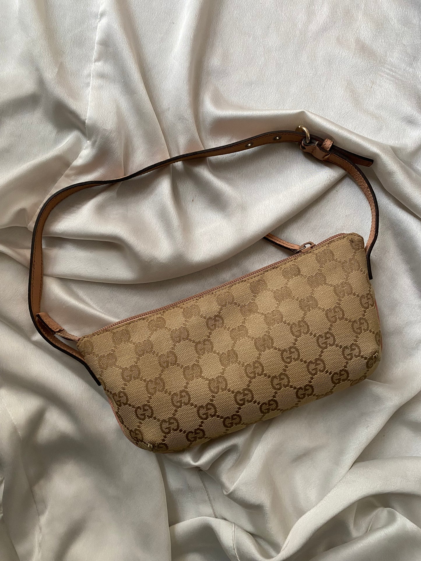Gucci pretty boat rosa pelle martellata