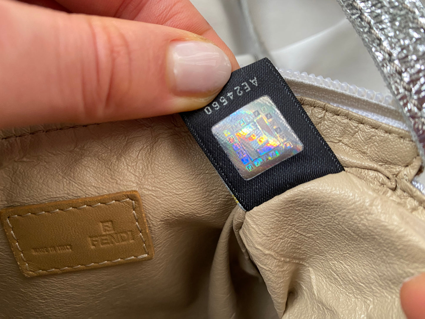 Fendi pochette argento brillante