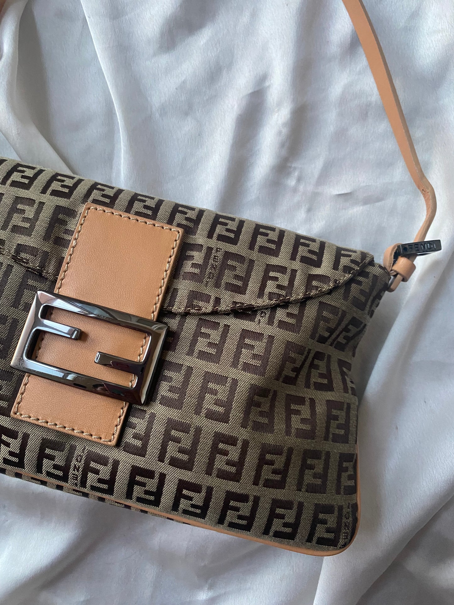 Fendi baguette double flap beige