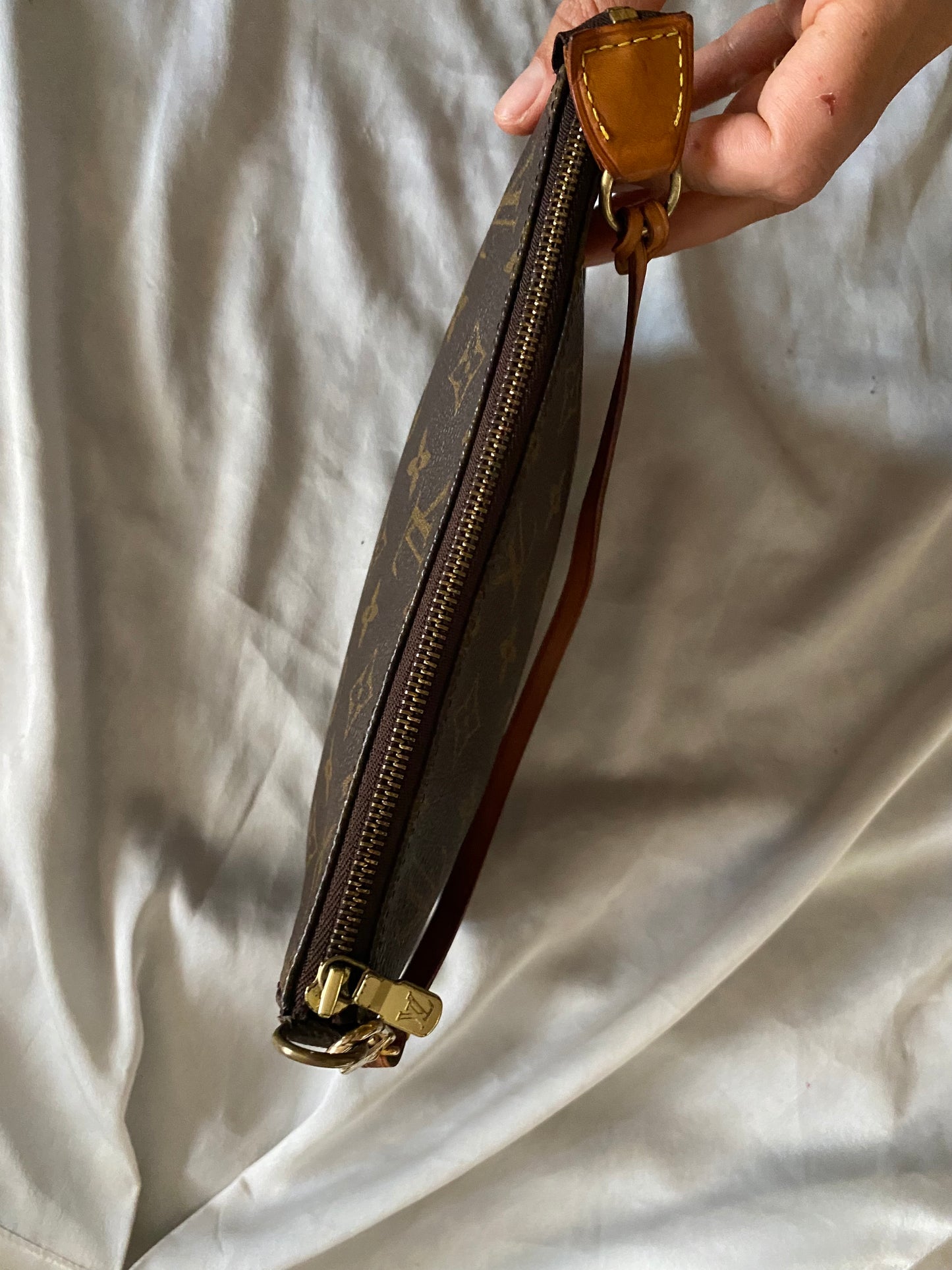 Louis Vuitton pochette accessoire monogram