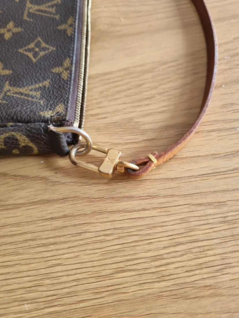 Louis Vuitton pochette accessoire monogram classique