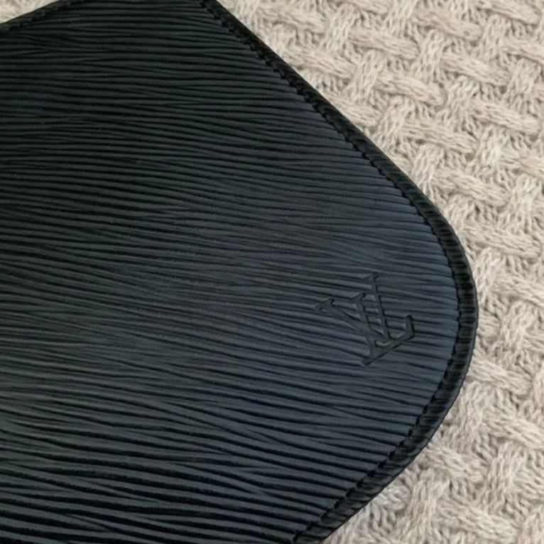 Louis Vuitton pochette demi lune epi