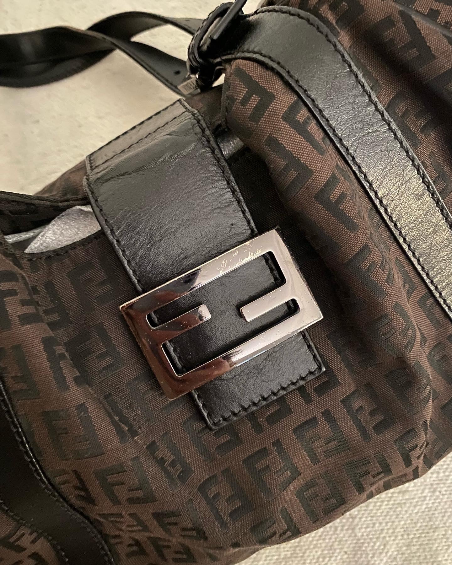 Fendi borsa maxi logo tela zucchino