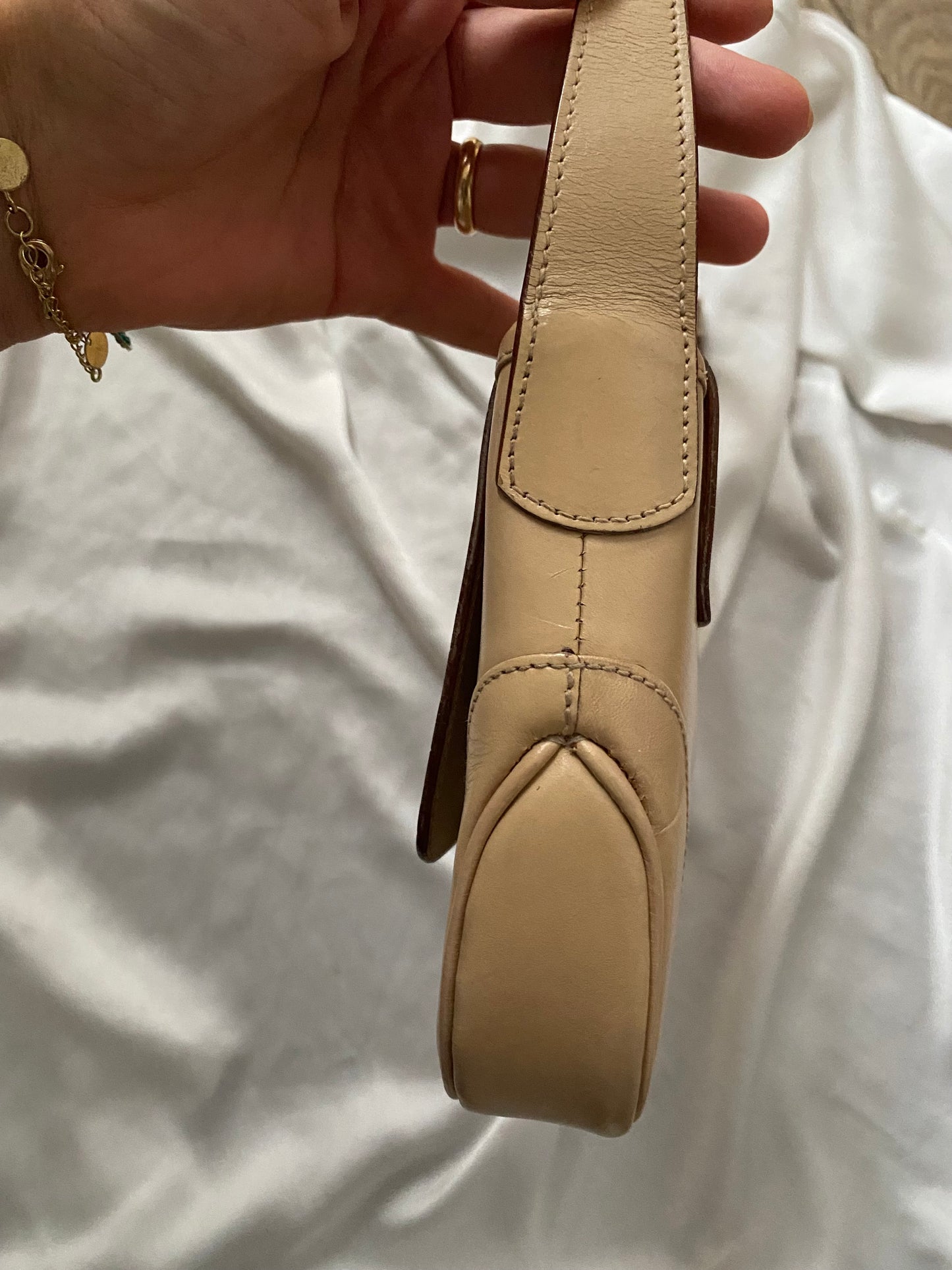 Gucci Jackie beige