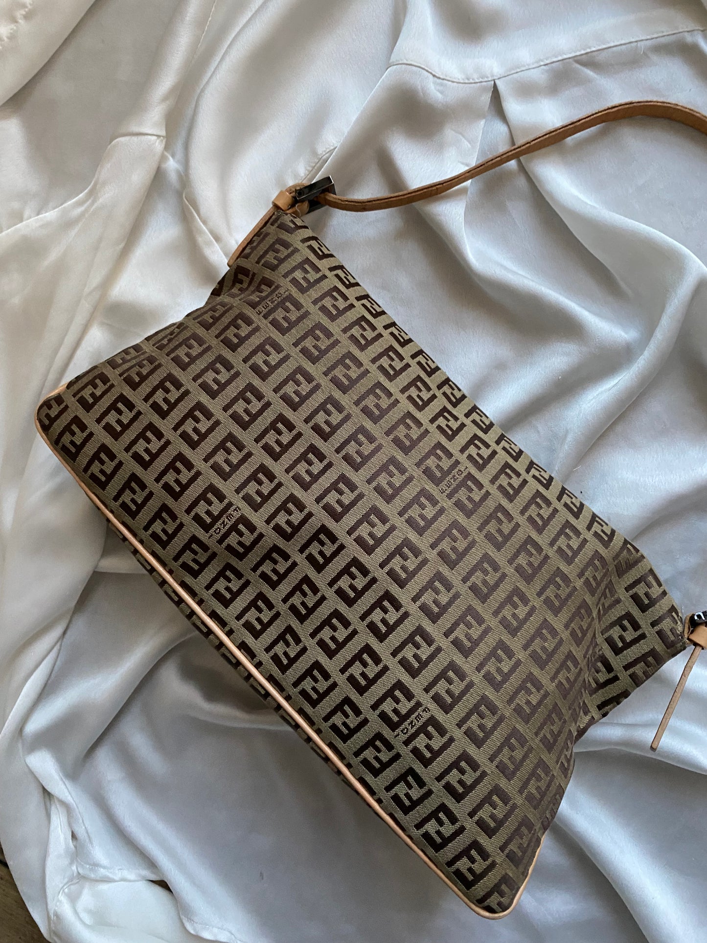 Fendi maxi baguette double flap soffietto zucchino beige
