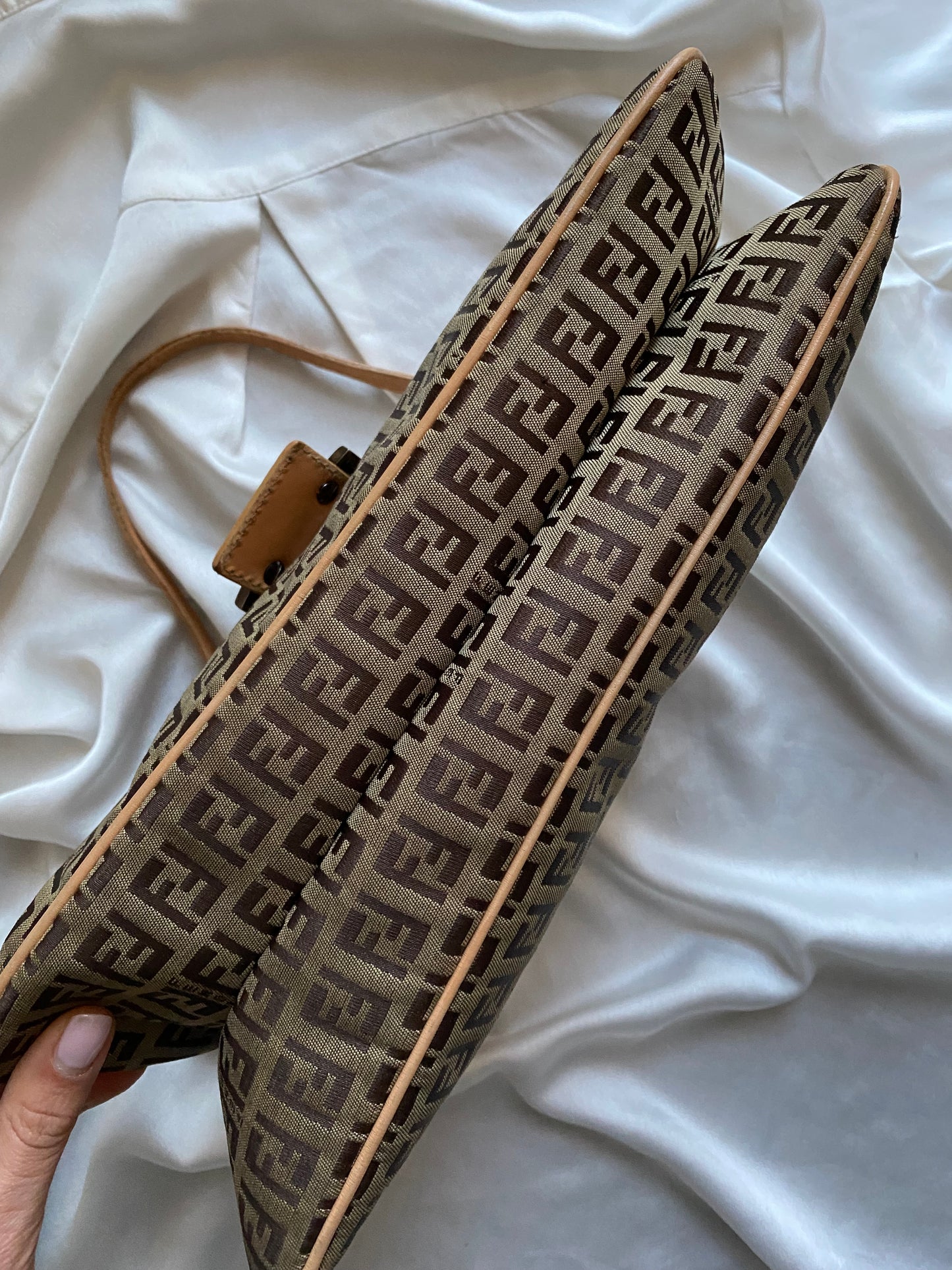 Fendi maxi baguette double flap soffietto zucchino beige