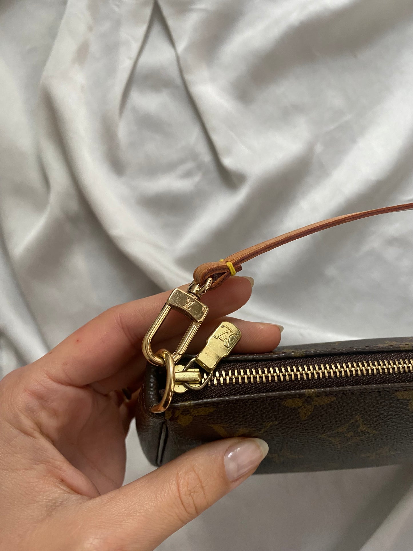 Louis Vuitton pochette accessoire monogram