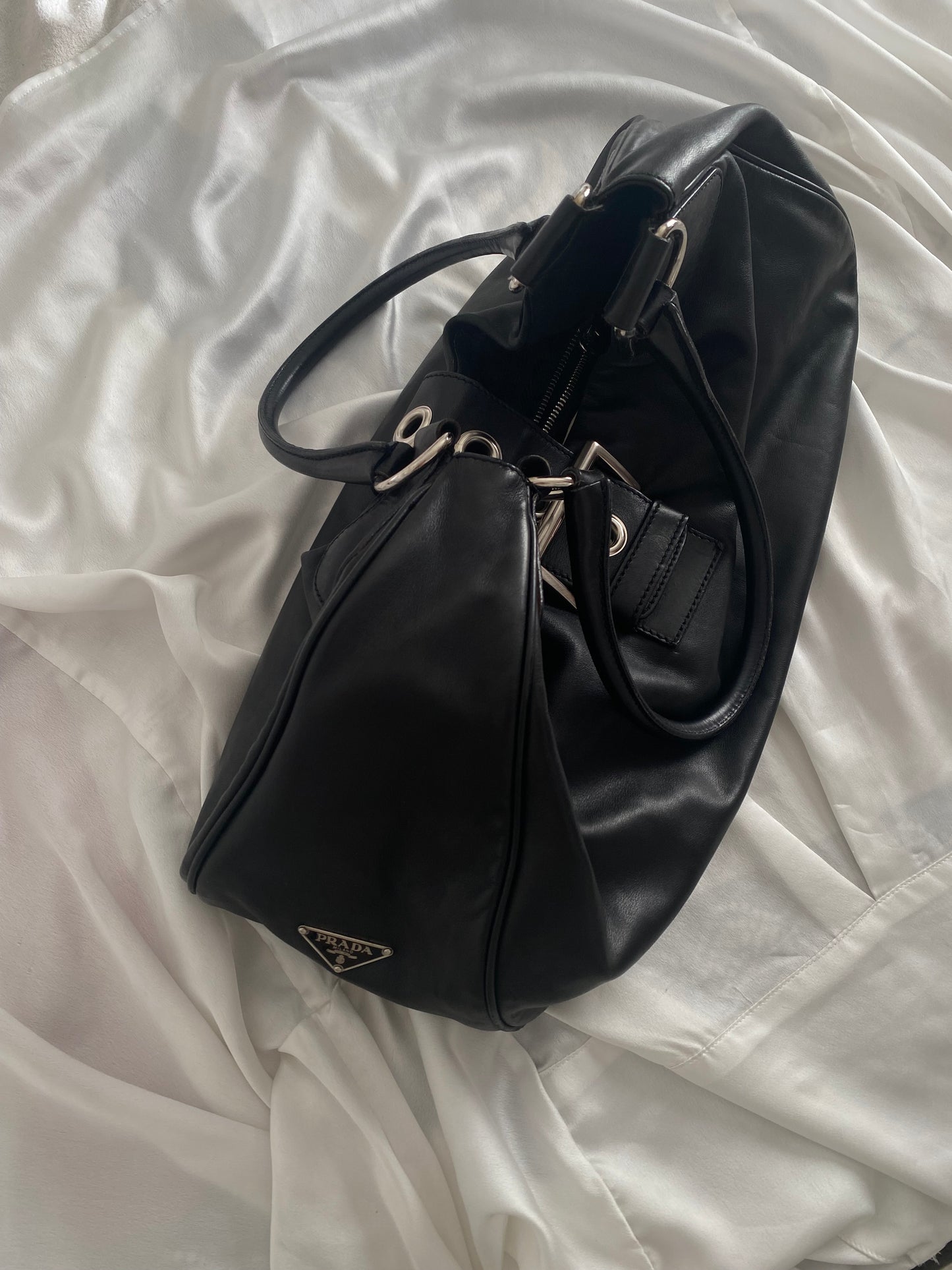 Prada Moon in pelle nera