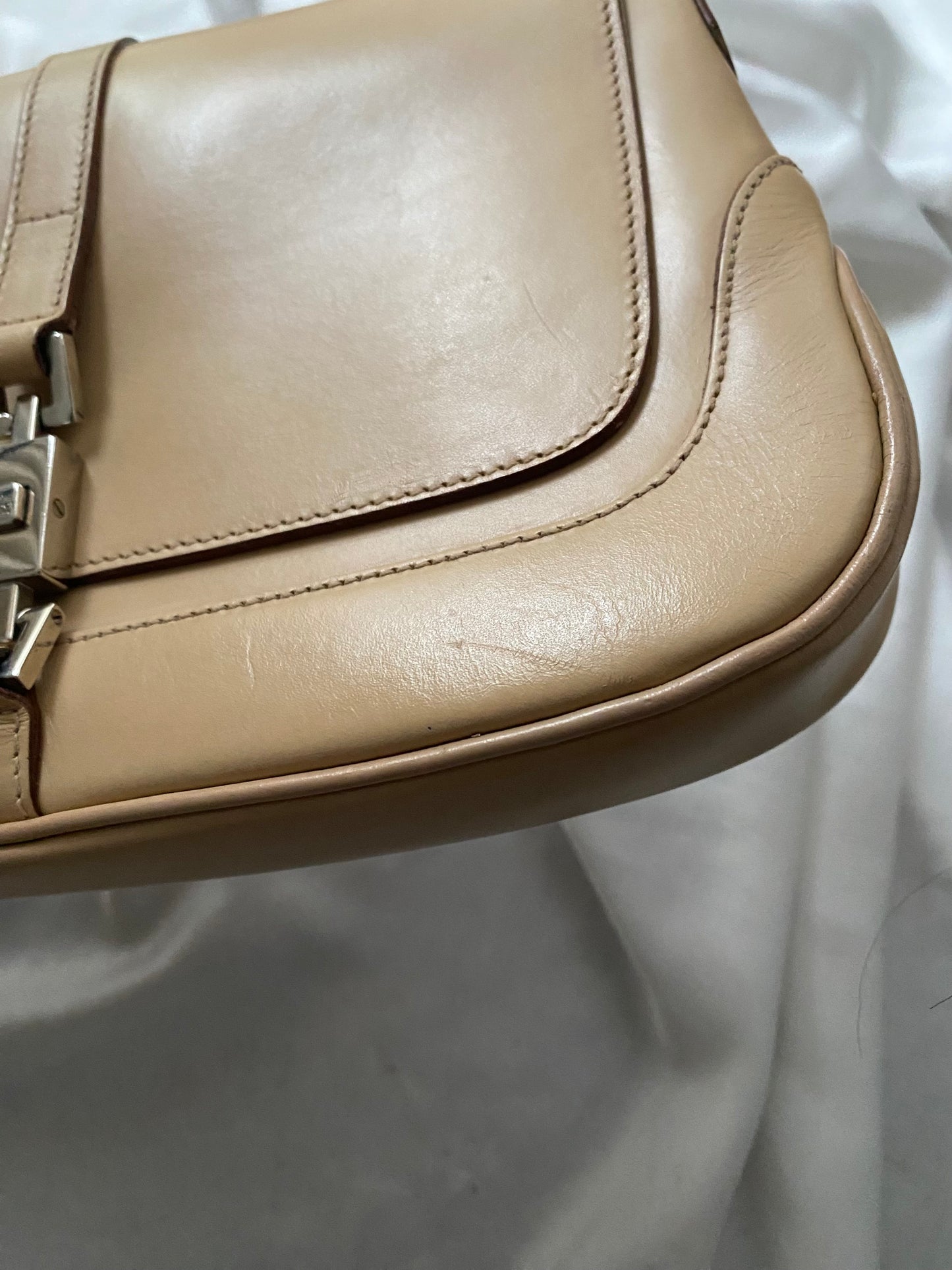 Gucci Jackie beige