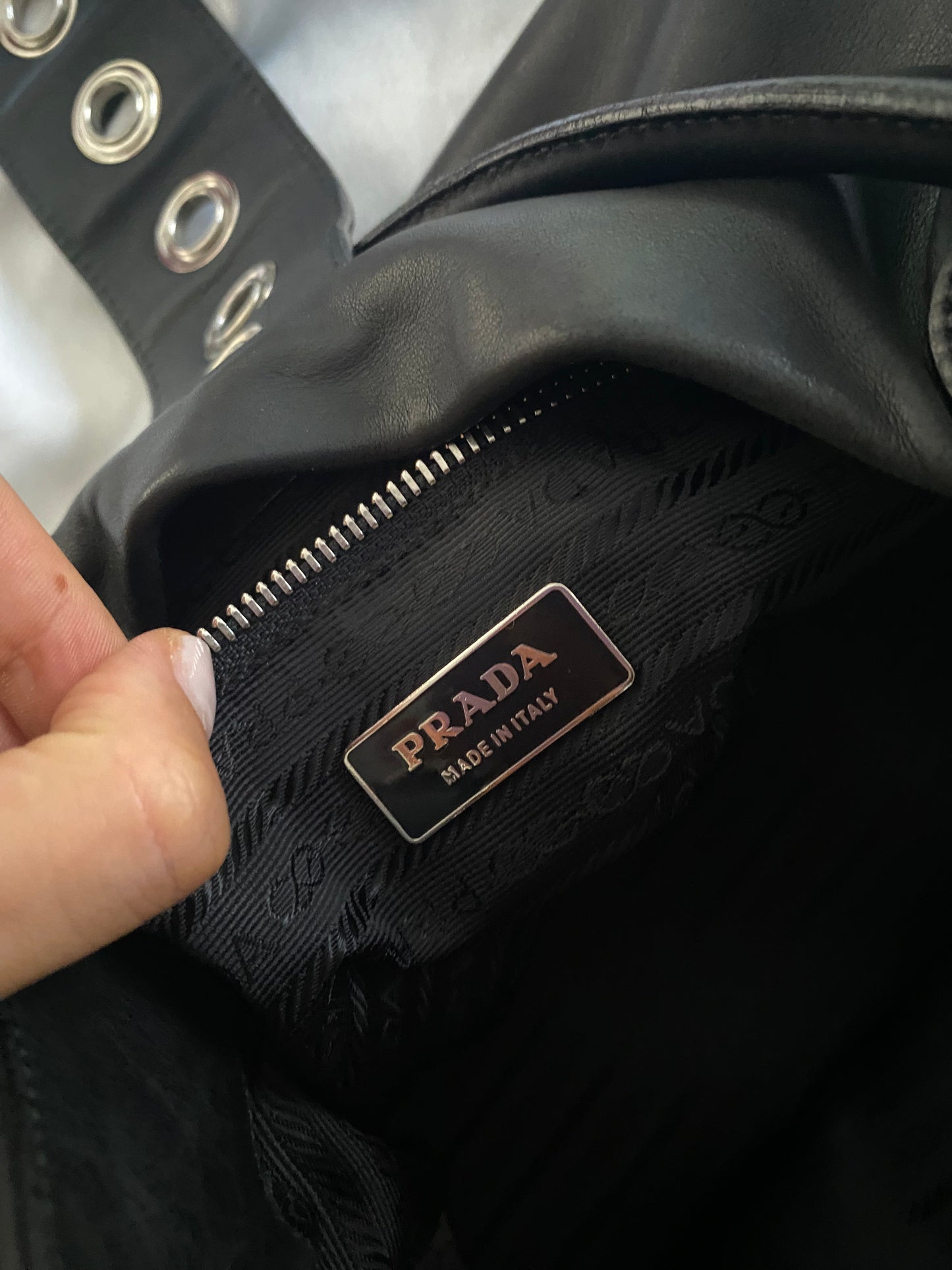 Prada Moon in pelle nera