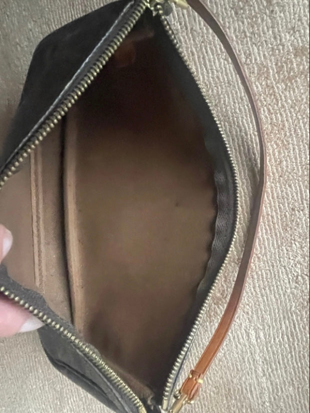 Louis Vuitton pochette accessoire