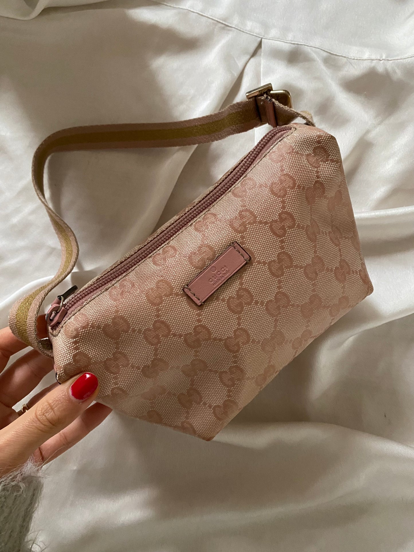 Gucci crystal cosmetic case rosa monogram