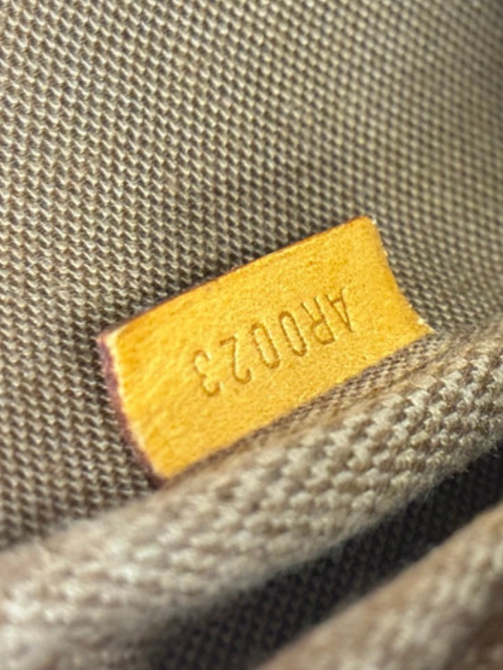 Louis Vuitton pochette accessoire monogram