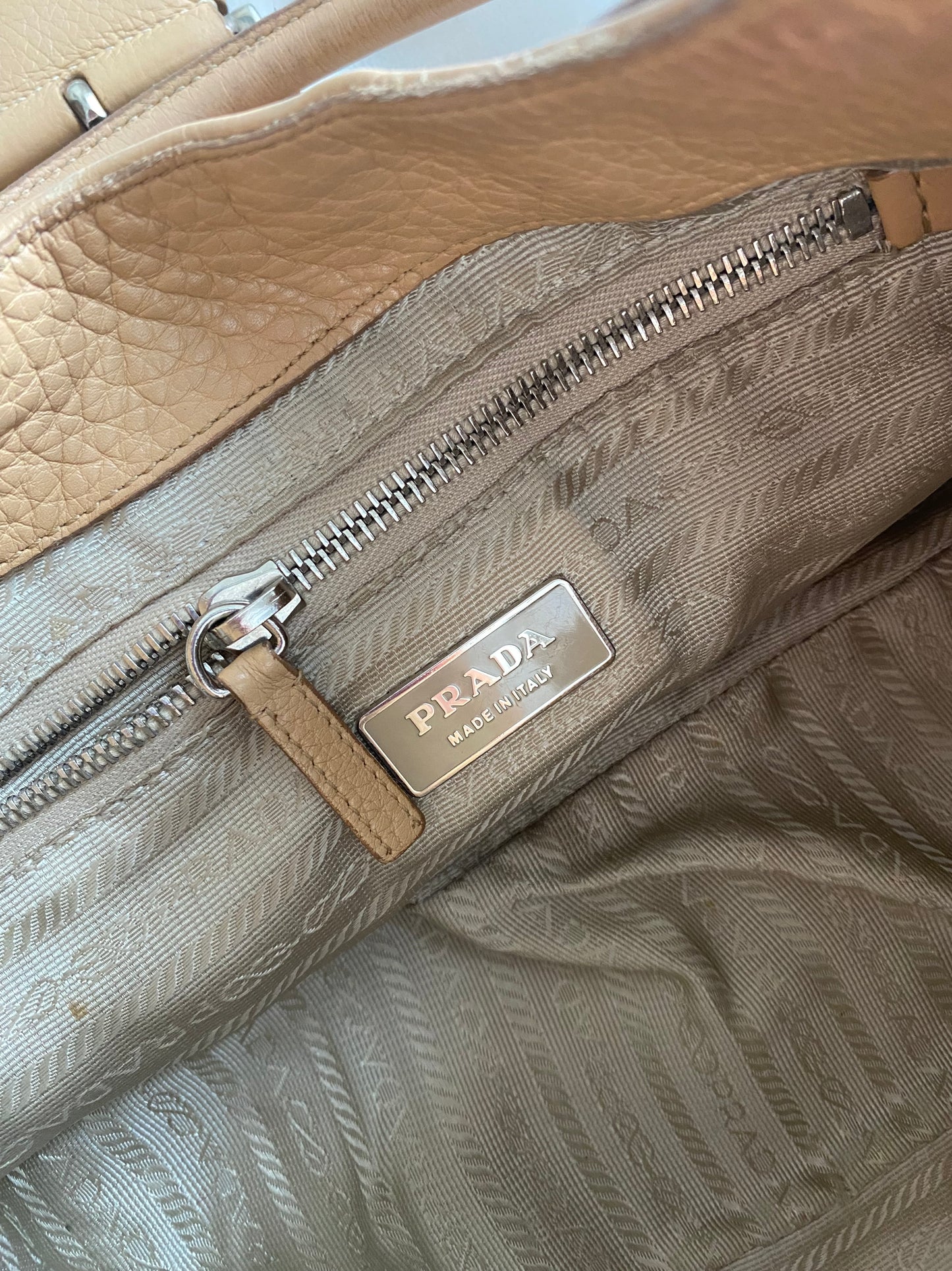 Prada moon cammello pelle martellata