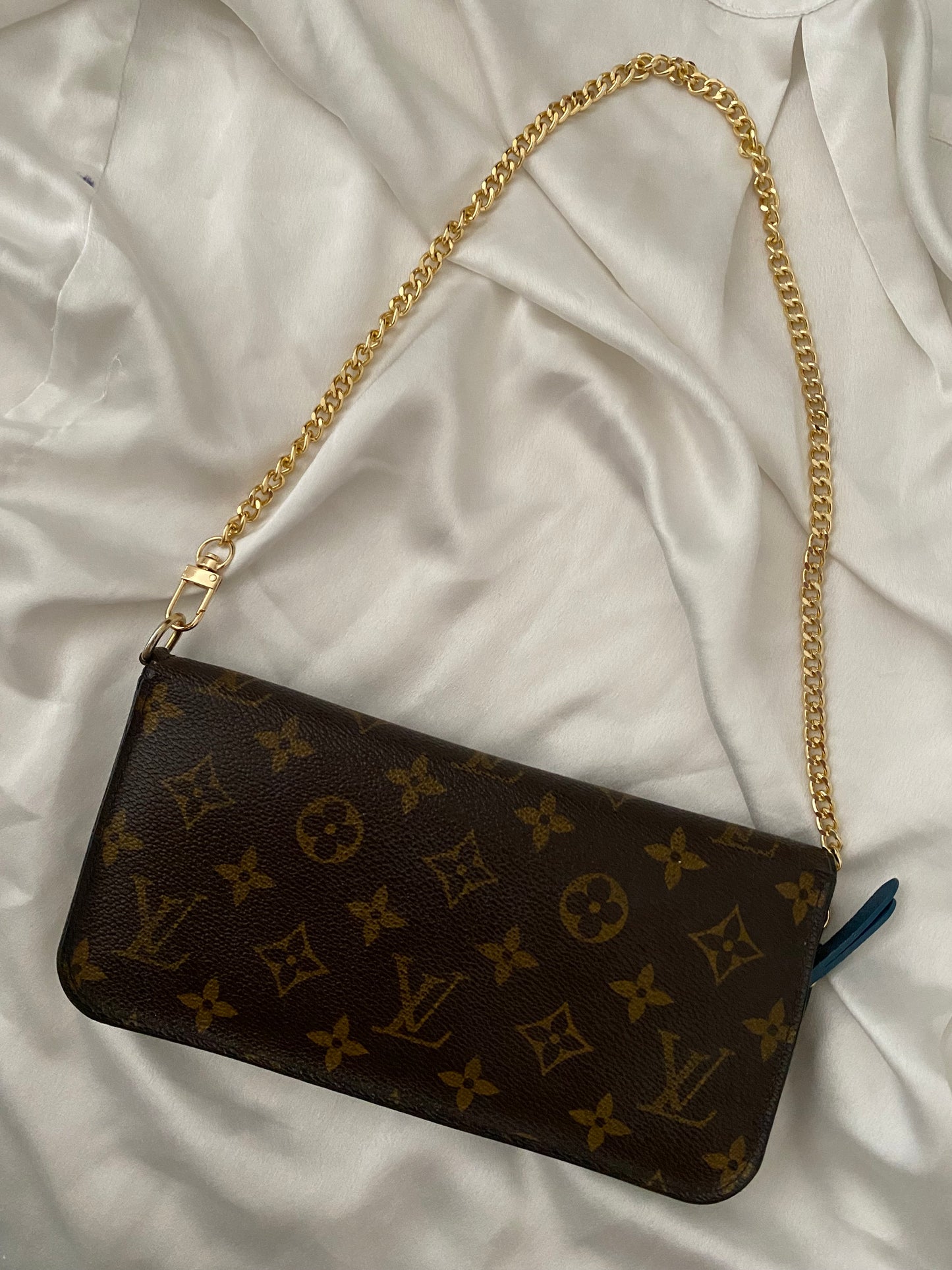 Louis Vuitton Pochette insolite