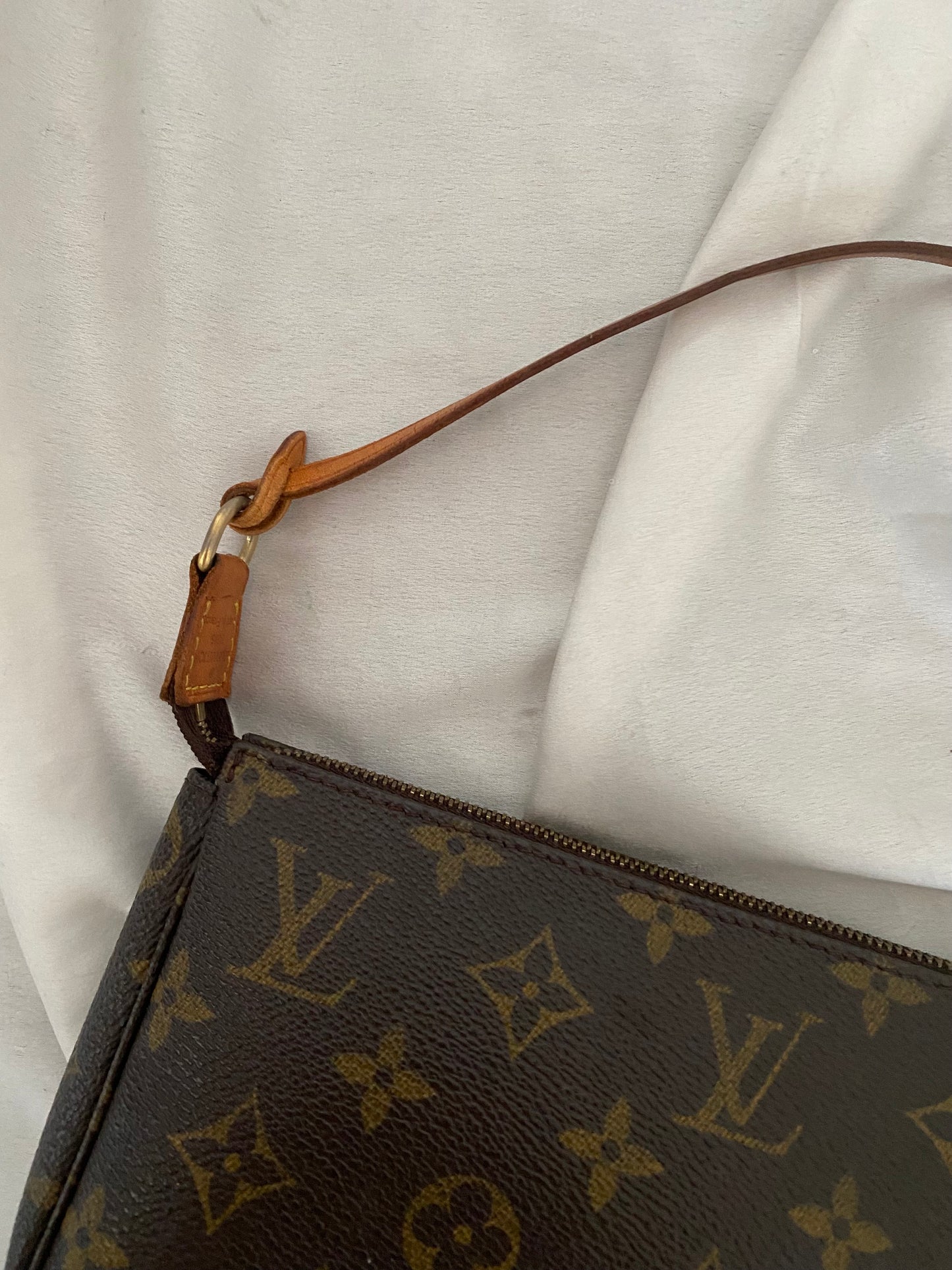 Louis Vuitton pochette accessoire monogram miele