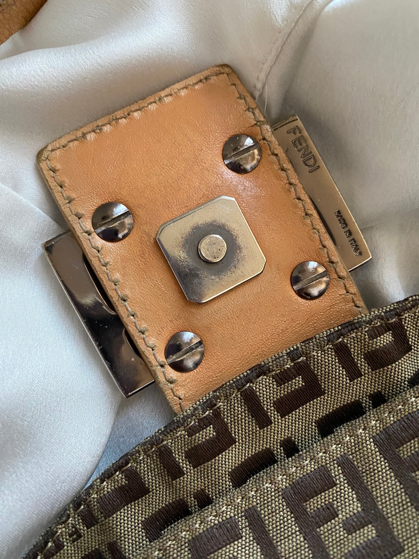 Fendi maxi baguette double flap soffietto zucchino beige