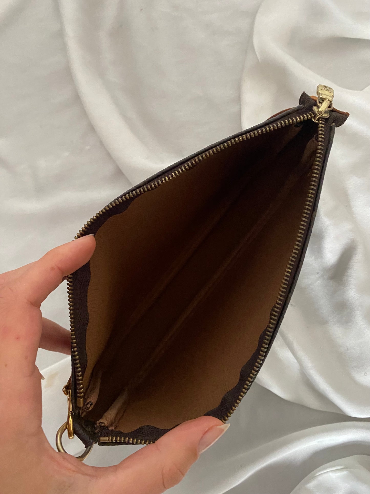 Louis Vuitton pochette accessoire monogram miele