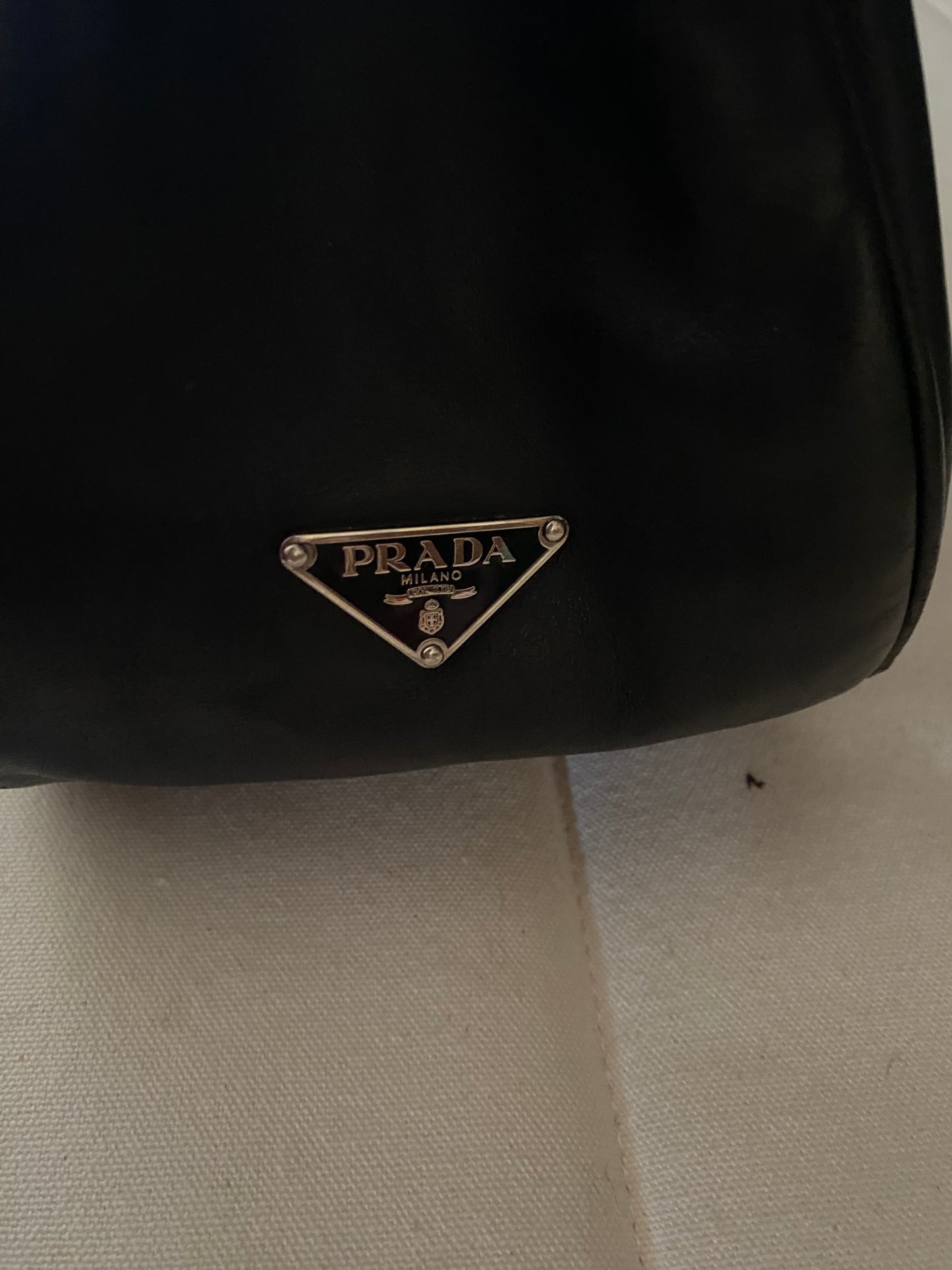 Prada Moon in pelle nera