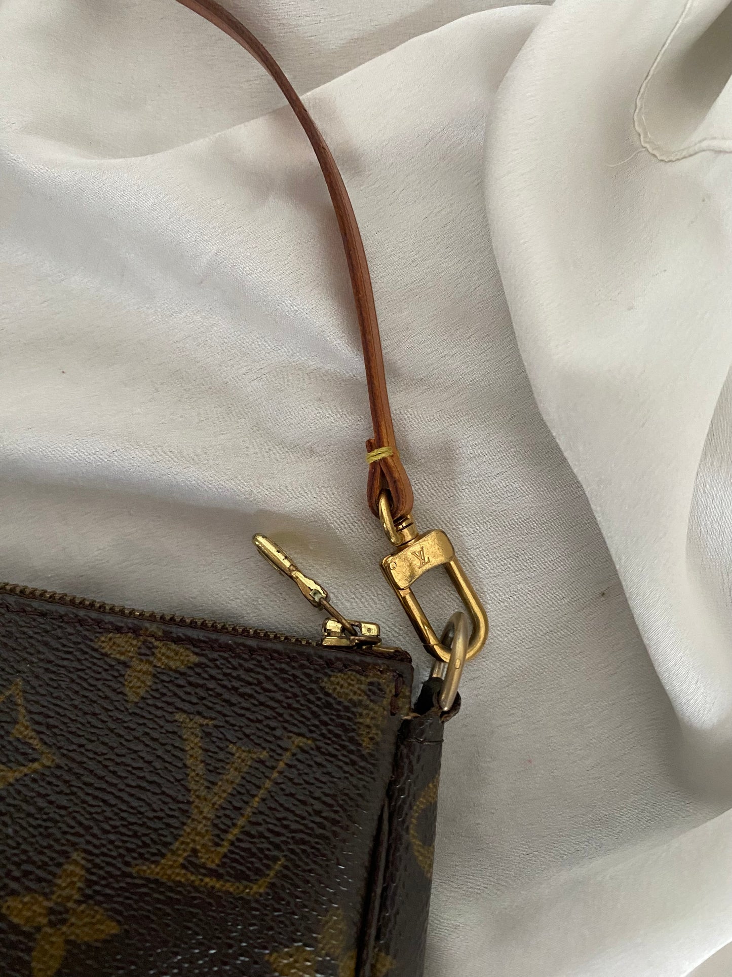 Louis Vuitton pochette accessoire monogram miele