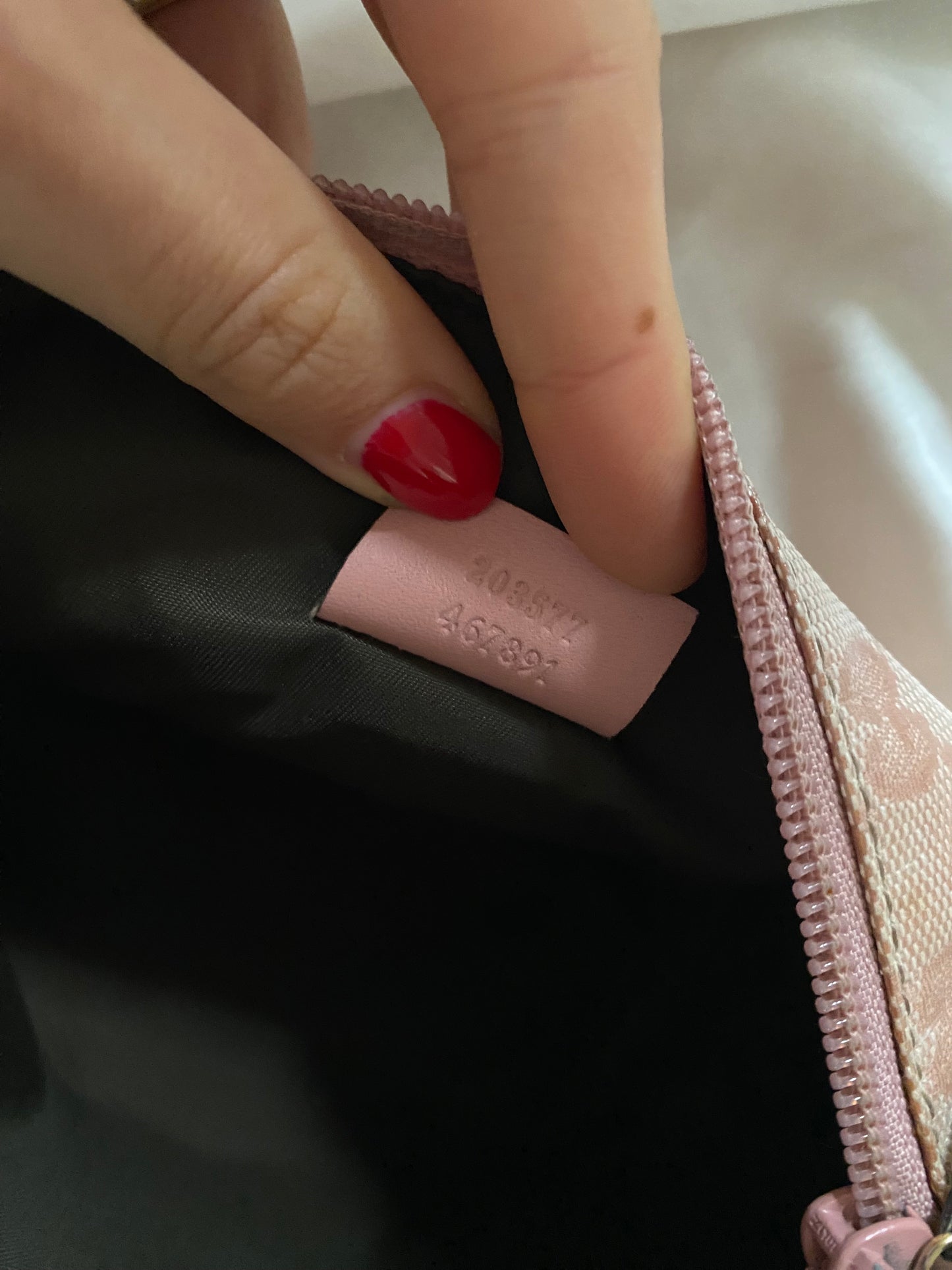 Gucci crystal cosmetic case rosa monogram