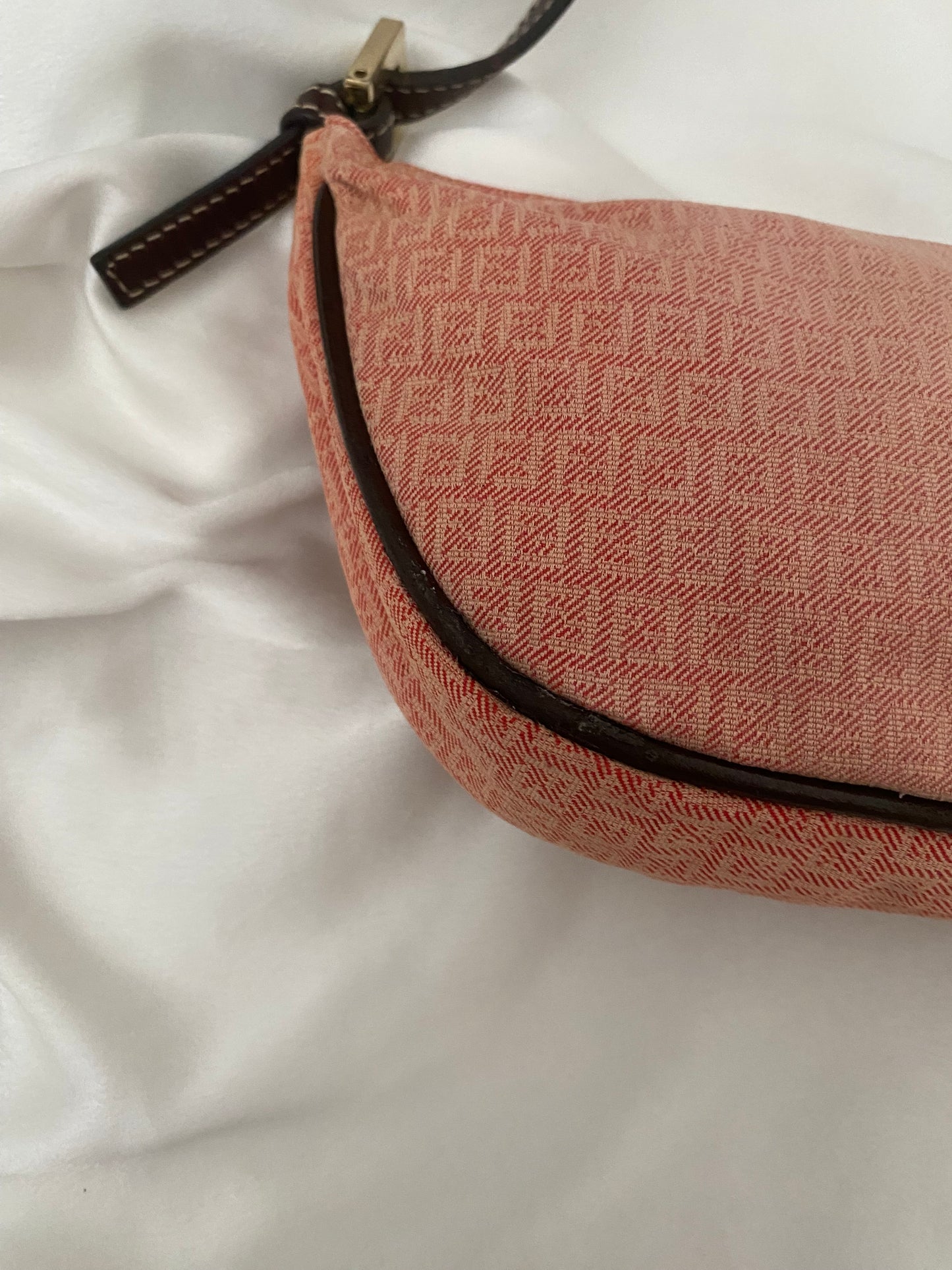 Fendi Pochette mezzaluna faded red