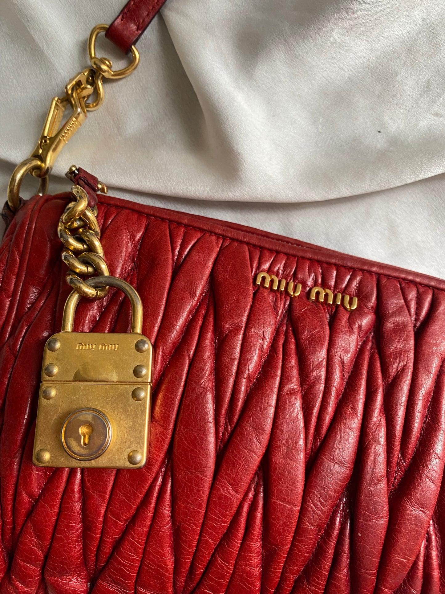 Miu miu matelasse red pochette