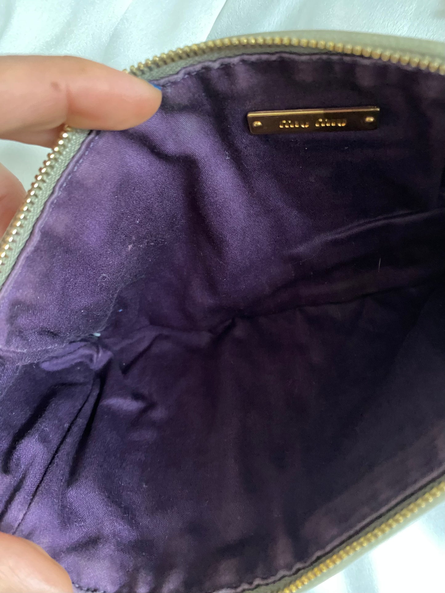 Miu Miu pochette grigia matelasse