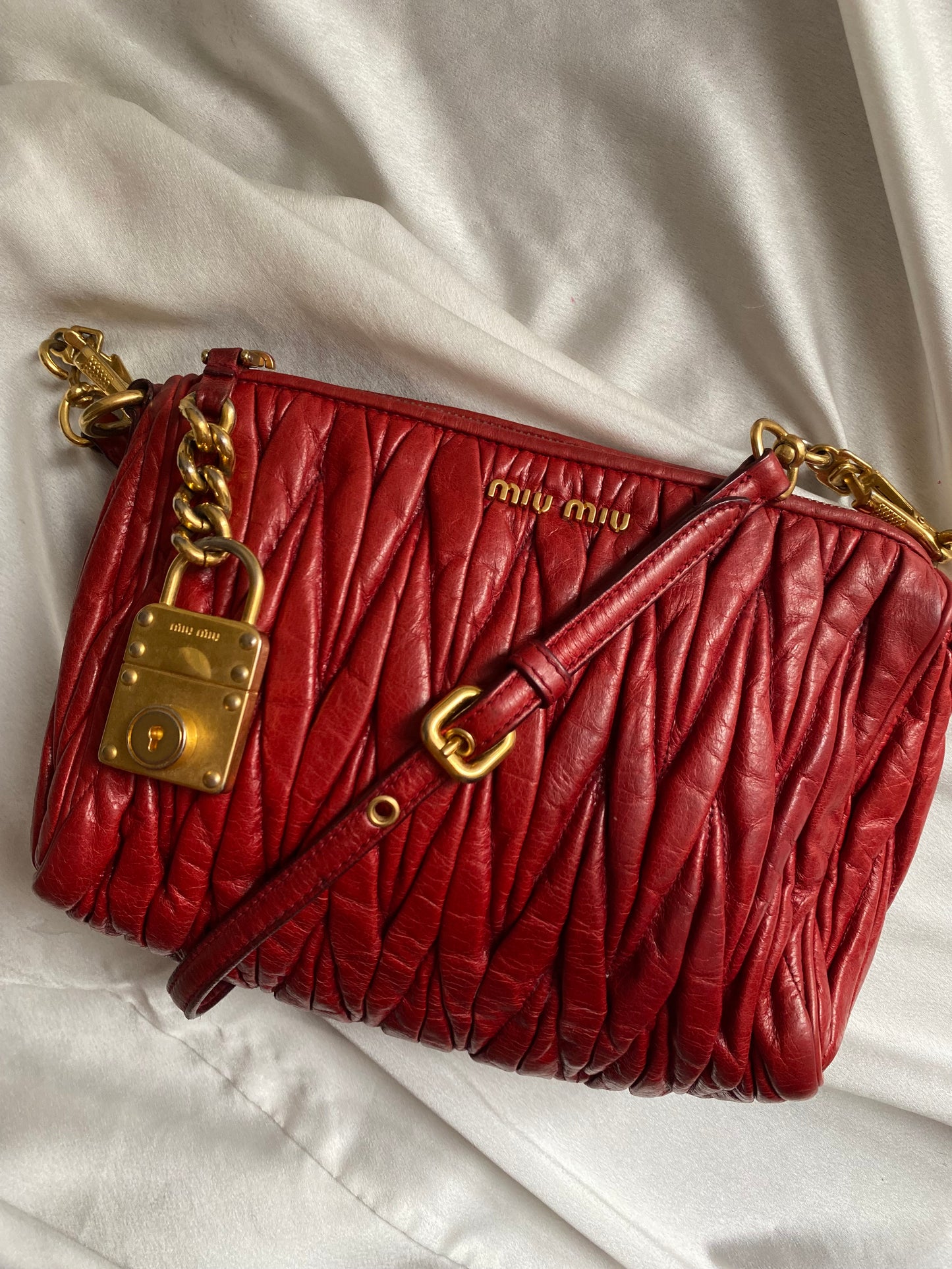Miu miu matelasse red pochette