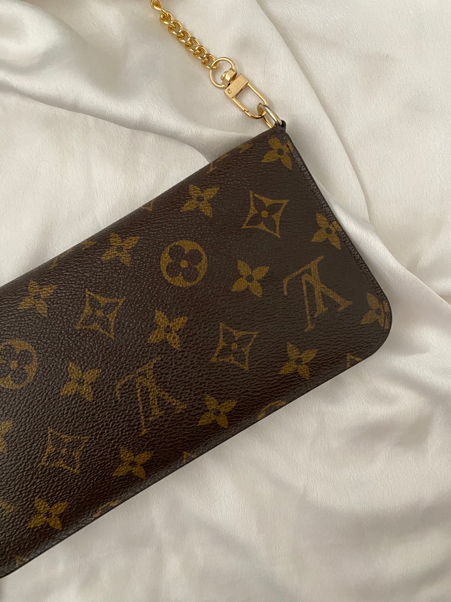 Louis Vuitton Pochette insolite