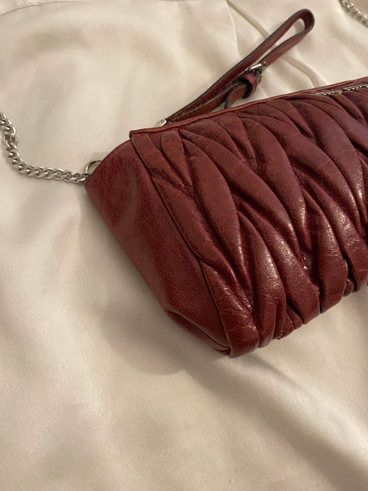 Miu miu pochette burgundy