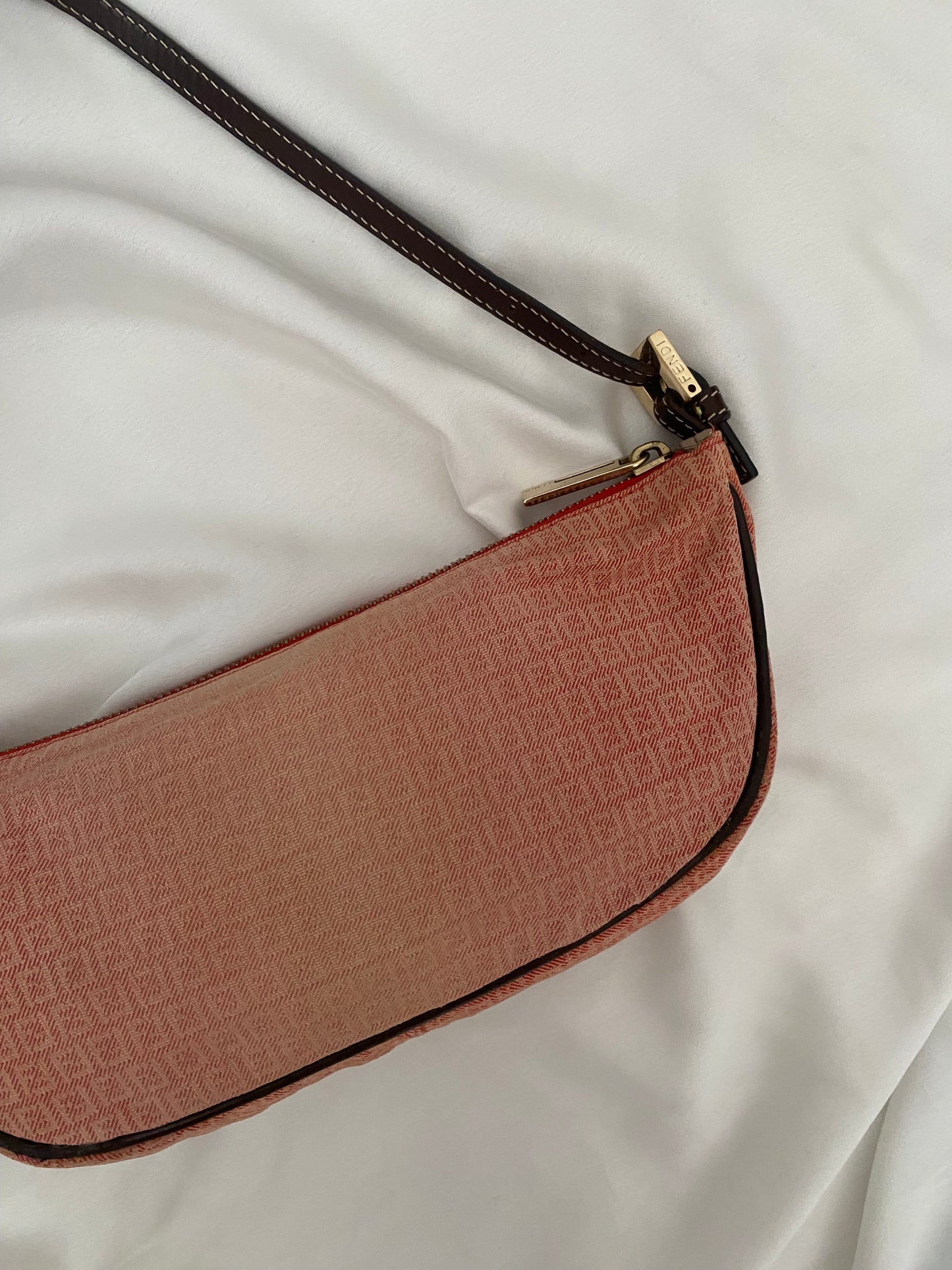 Fendi Pochette mezzaluna faded red