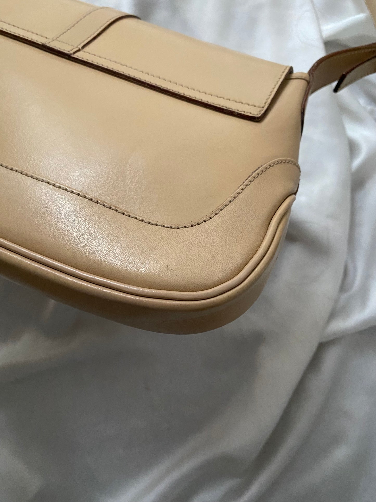 Gucci Jackie beige