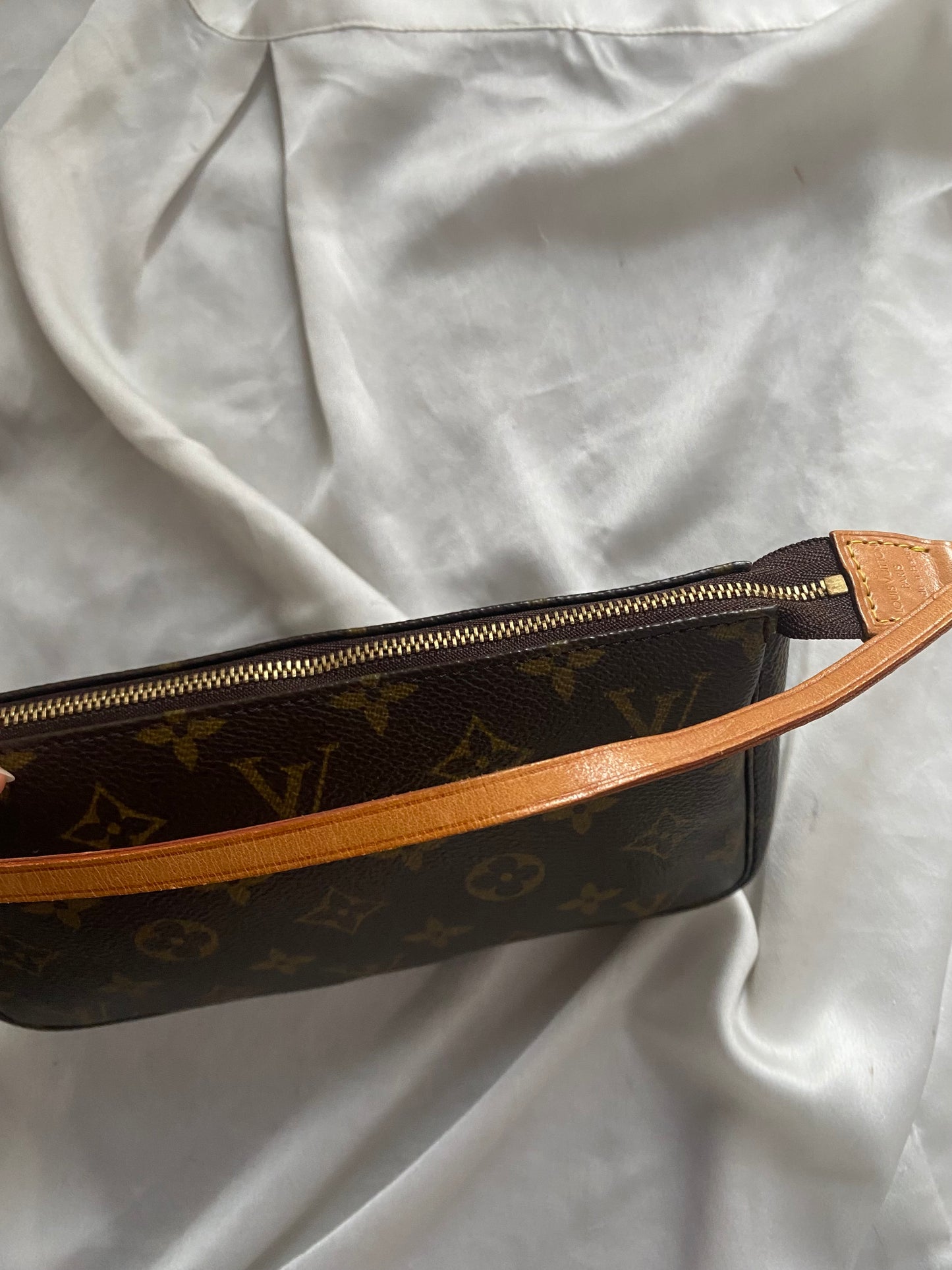 Louis Vuitton pochette accessoire monogram