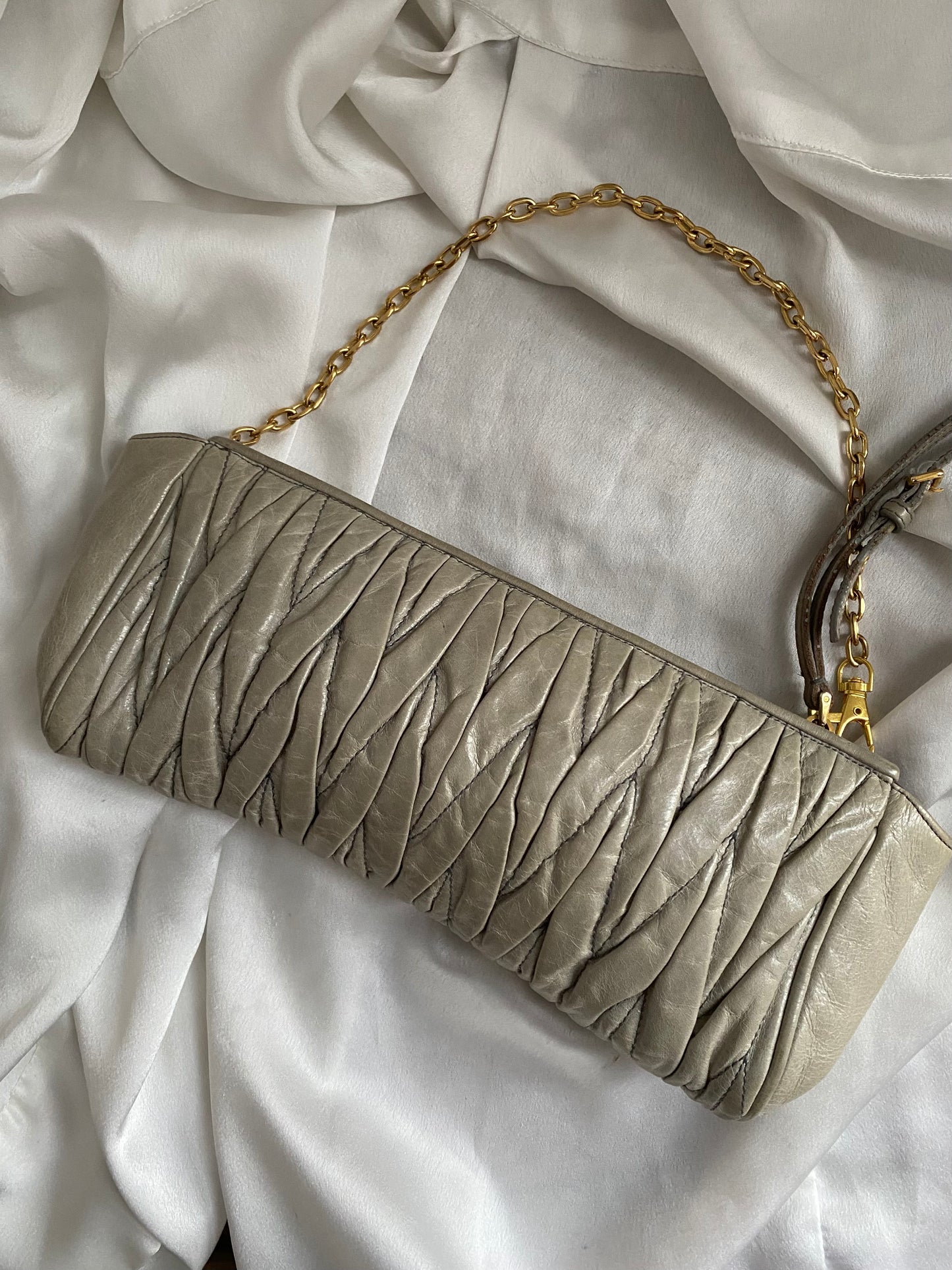 Miu Miu pochette grigia matelasse