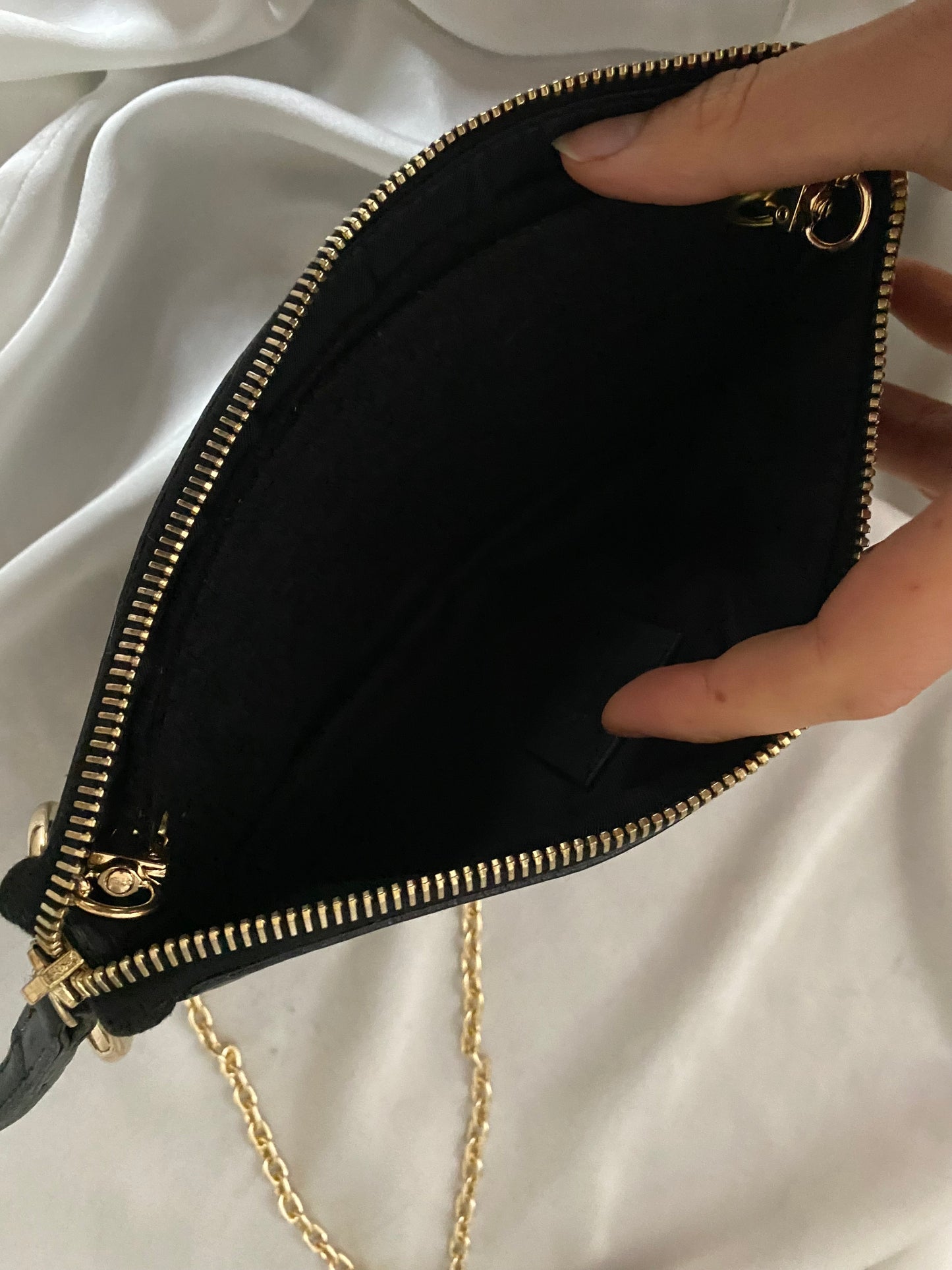 Gucci Pochette monogram nera logo