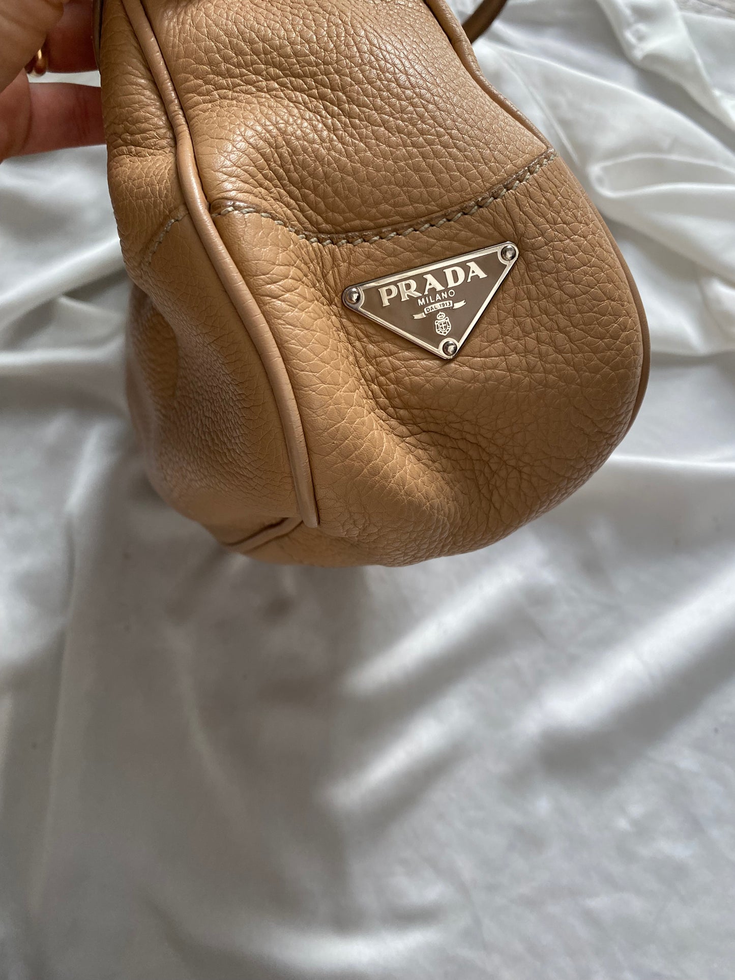 Prada moon cammello pelle martellata