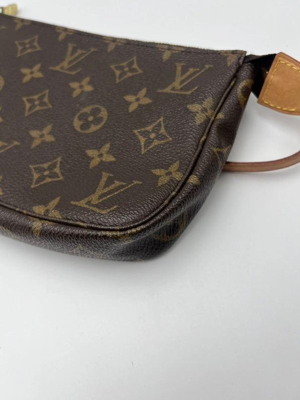 Louis Vuitton pochette accessoire monogram