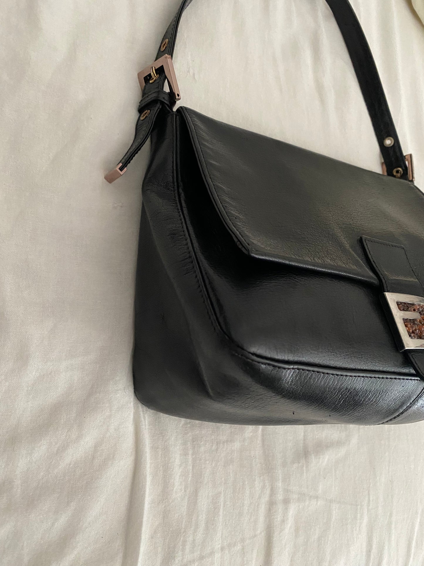 Fendi mamma baguette in pelle nera