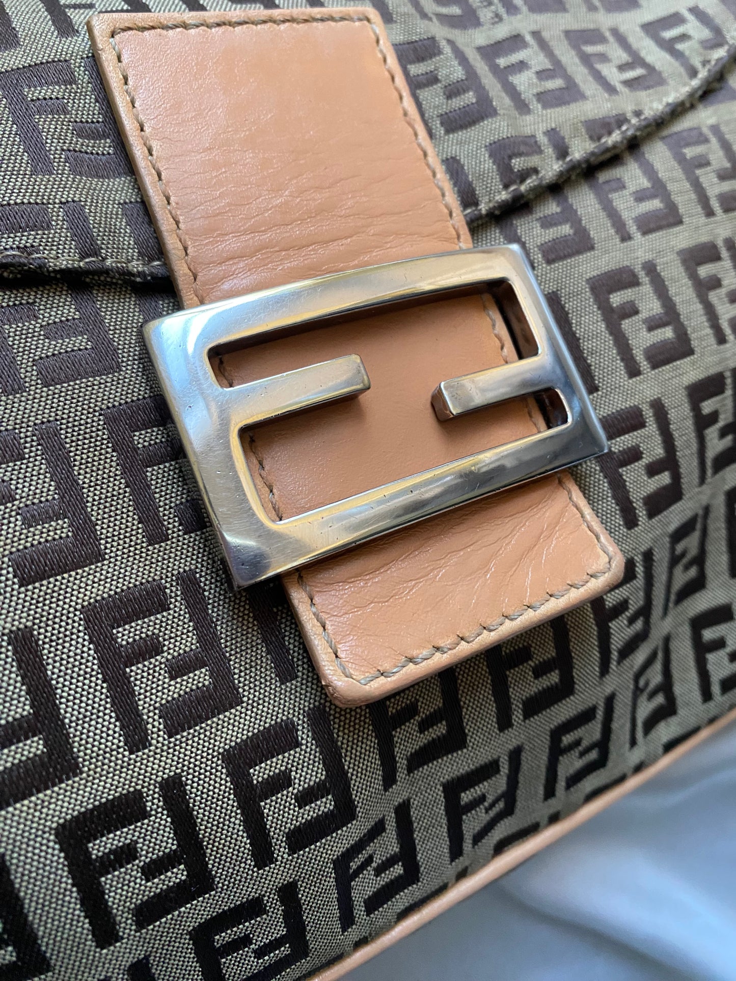 Fendi maxi baguette double flap soffietto zucchino beige