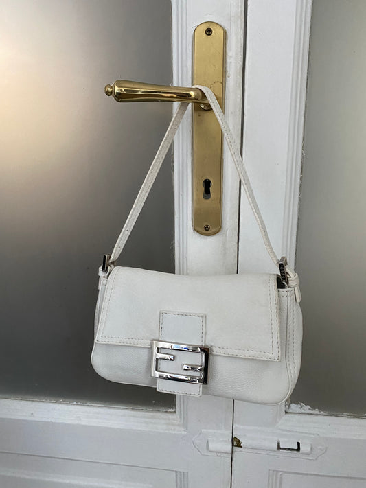 Fendi mini mamma pelle bianca