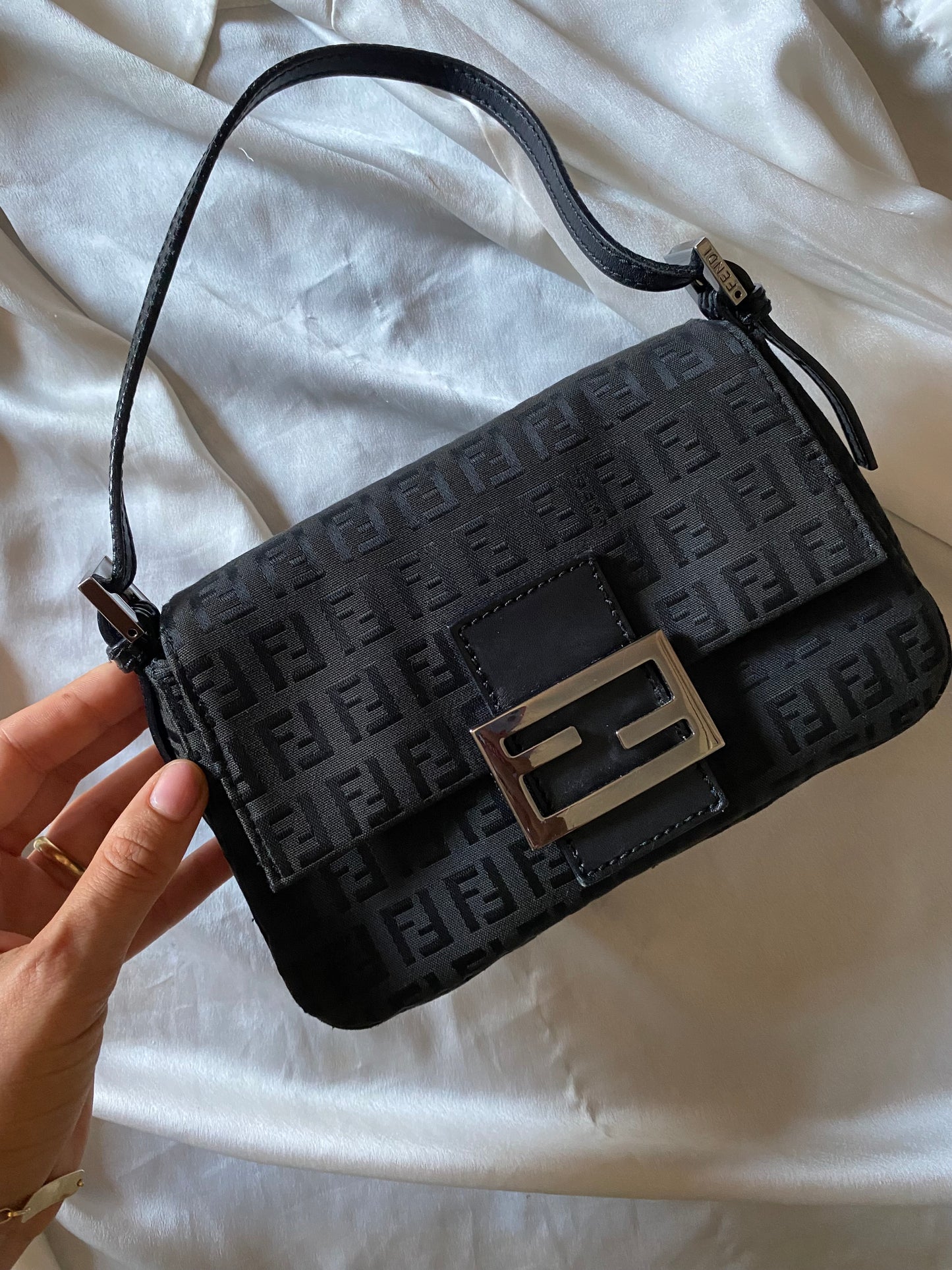 Fendi mini mamma baguette monogram zucchino nera