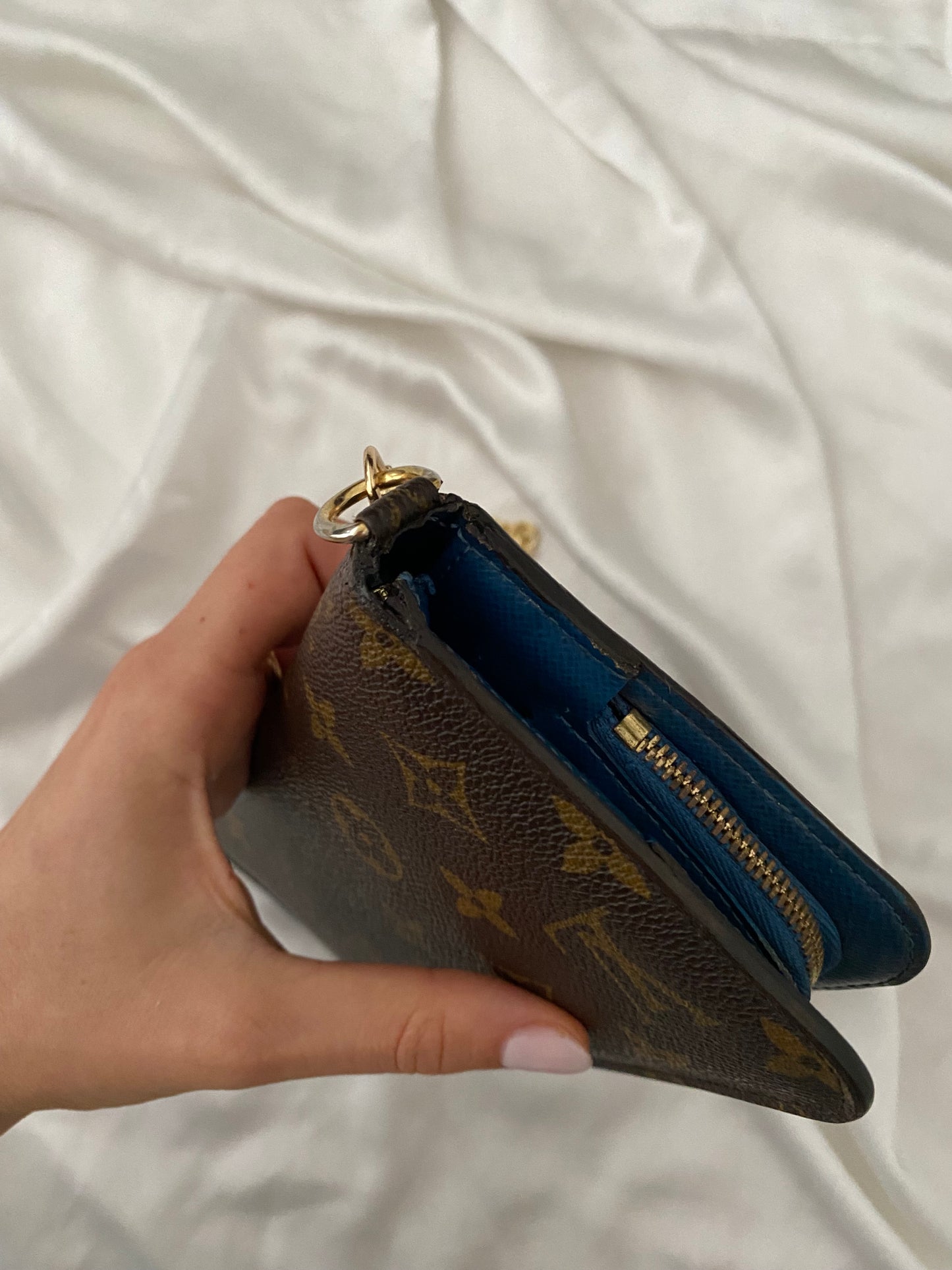 Louis Vuitton Pochette insolite