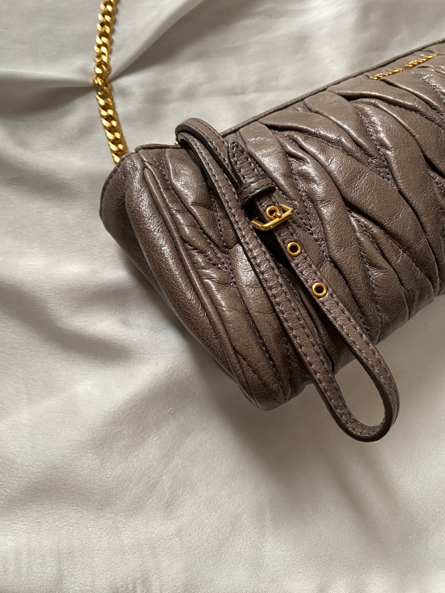 Miu miu pochette antracite scuro