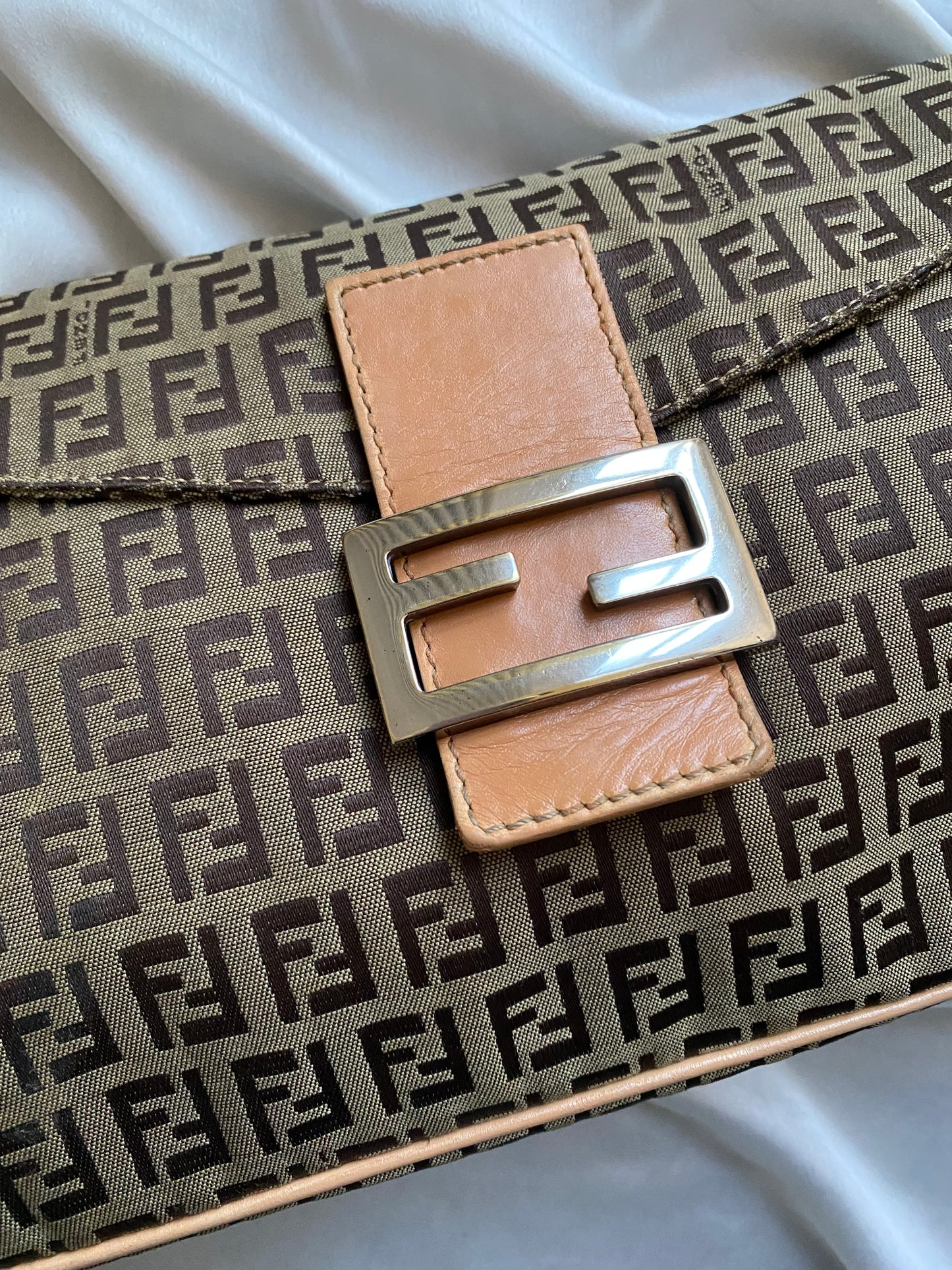 Fendi maxi baguette double flap soffietto zucchino beige