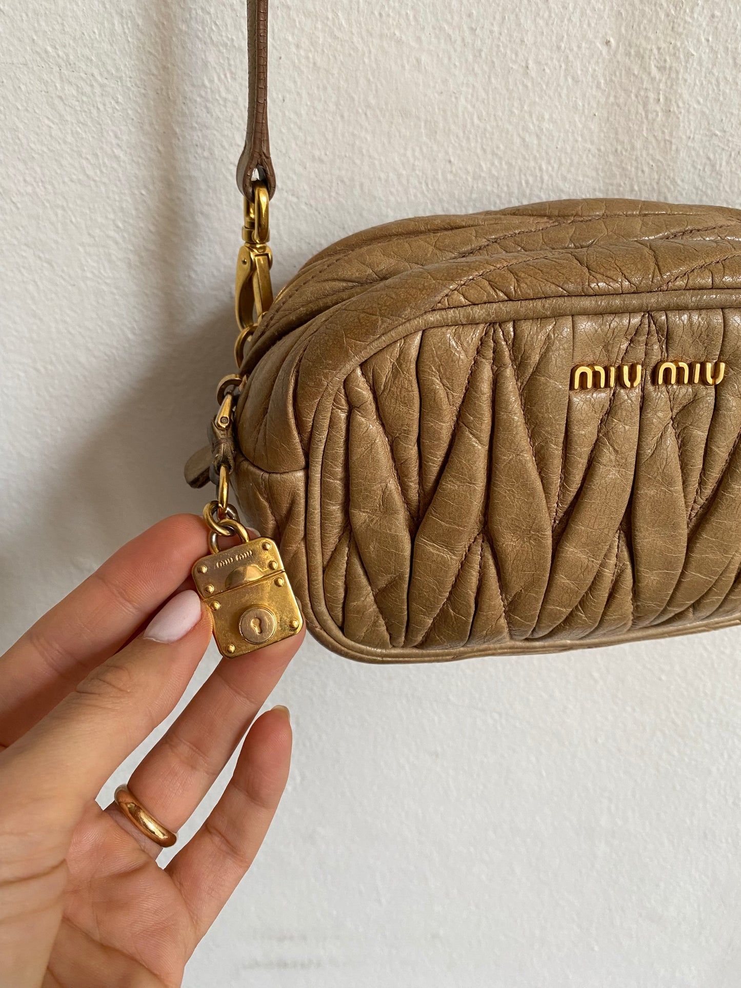 Miu miu crossbody matelasse beige