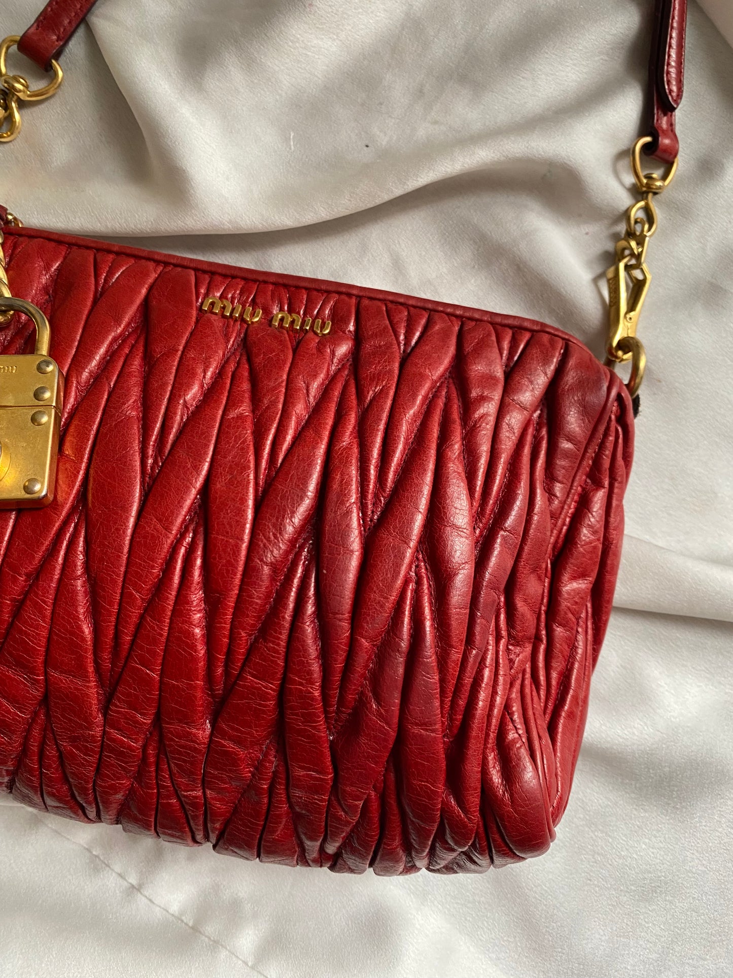 Miu miu matelasse red pochette