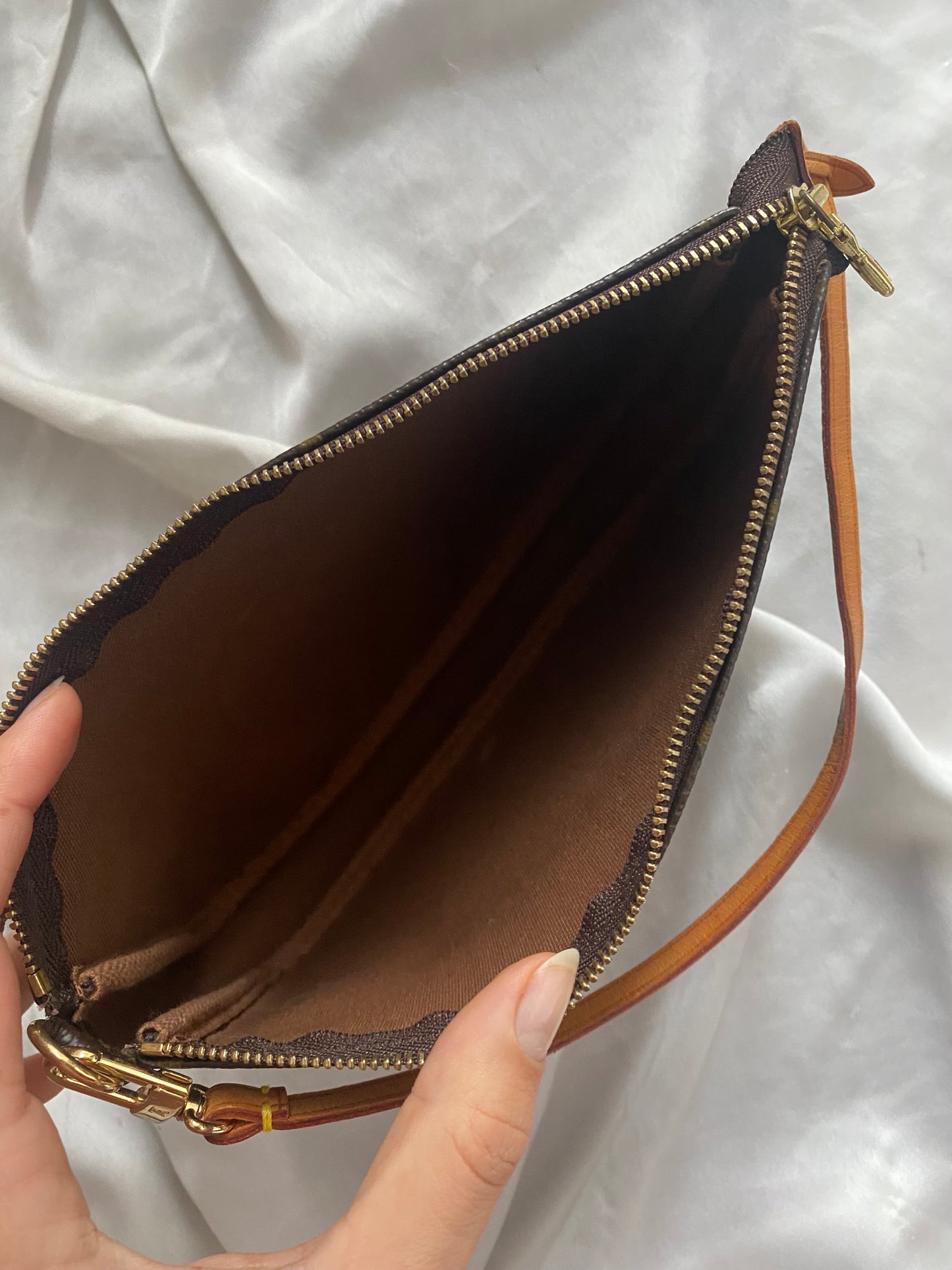 Louis Vuitton pochette accessoire monogram