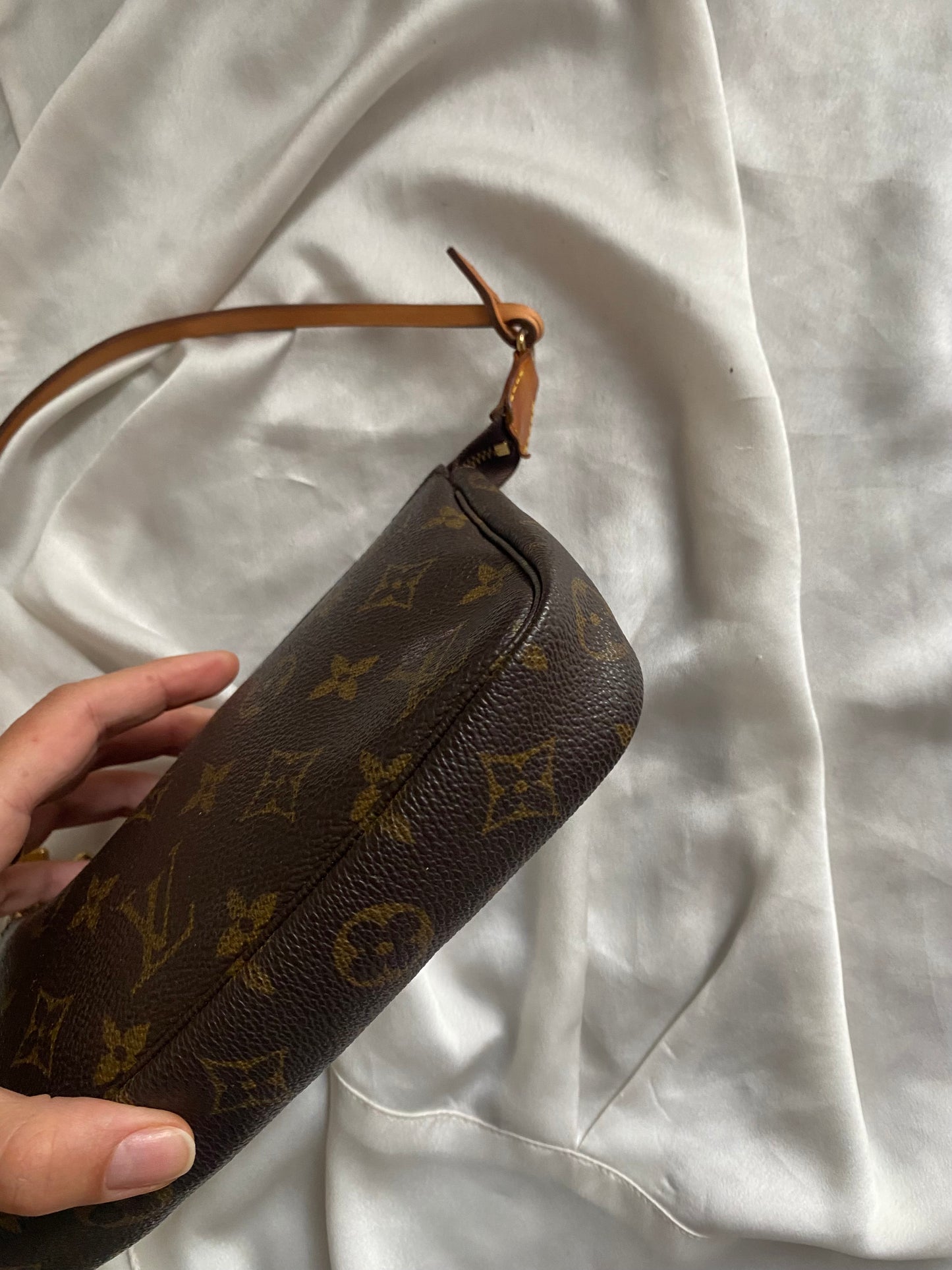 Louis Vuitton pochette accessoire ottime condizioni